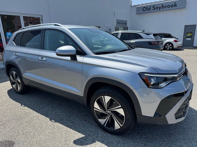 2025 Volkswagen Taos SE photo 3