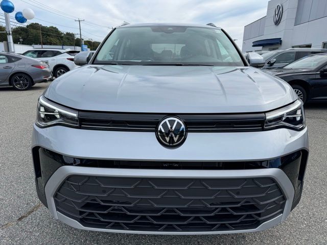 2025 Volkswagen Taos SE photo 2