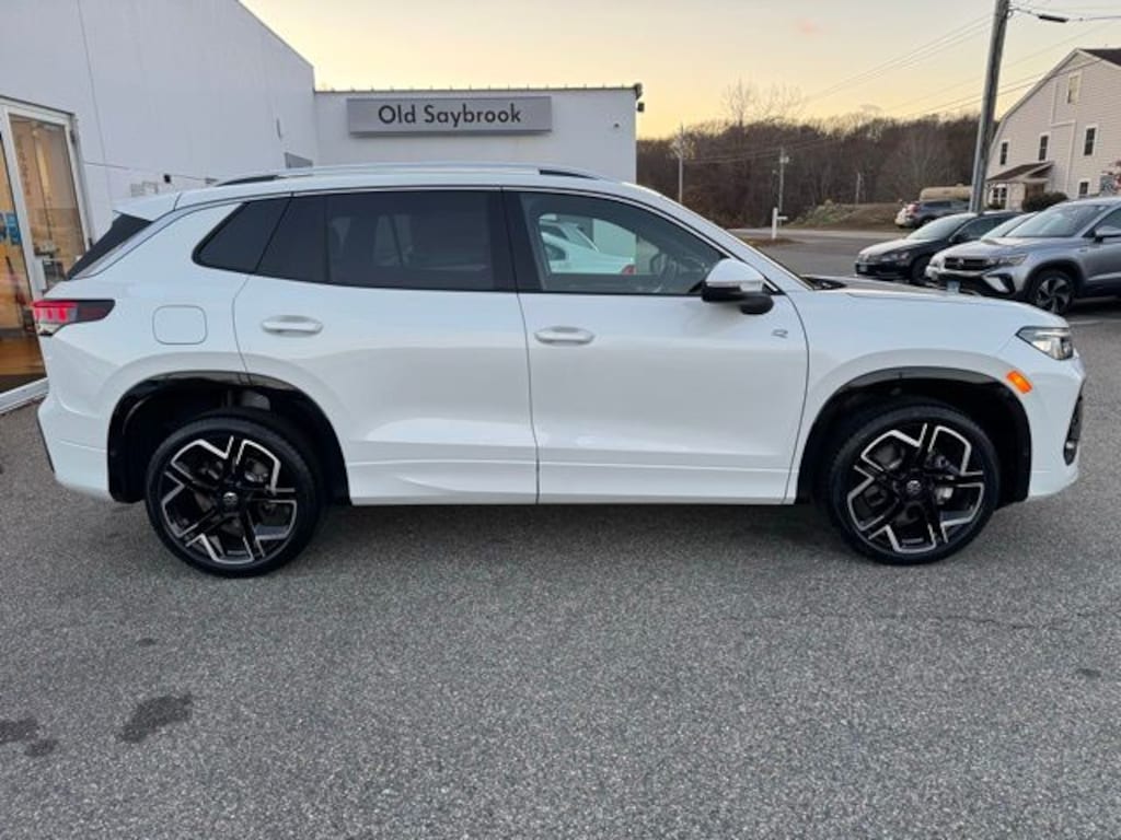 New 2026 Volkswagen Tiguan 2.0T SEL R-Line SUV