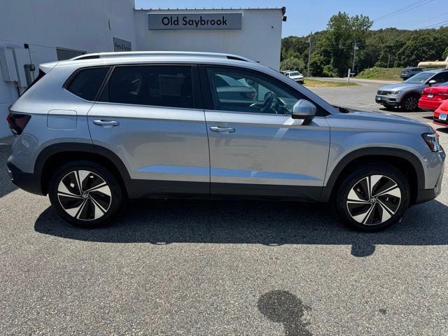 2025 Volkswagen Taos SE photo 4