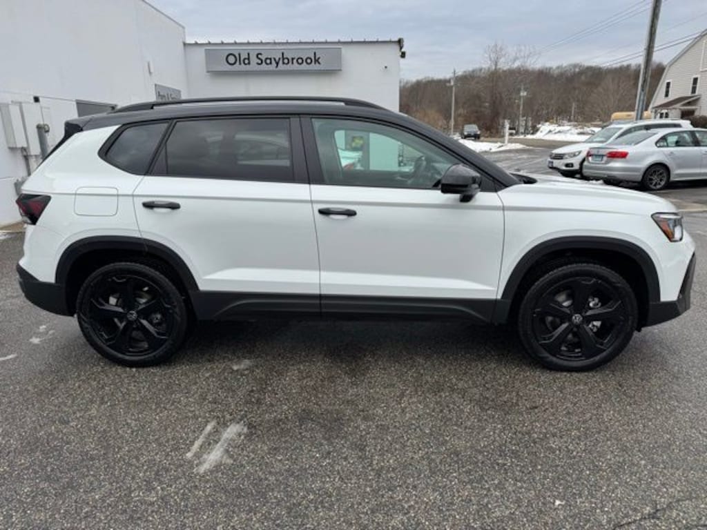 New 2026 Volkswagen Taos 1.5T SE Black SUV