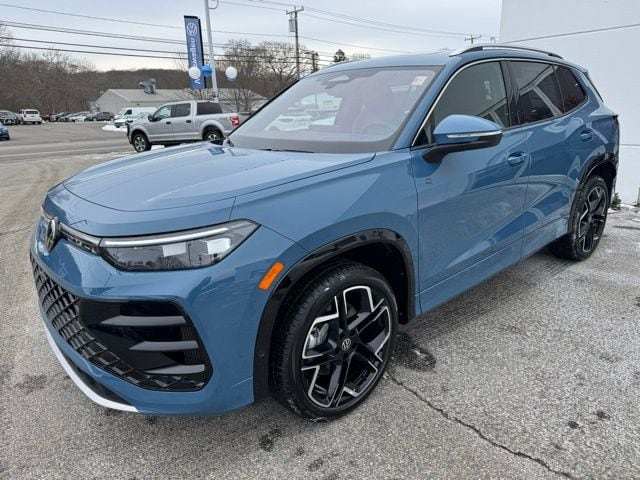 2026 Volkswagen Tiguan SEL R-LINE TURBO's photo
