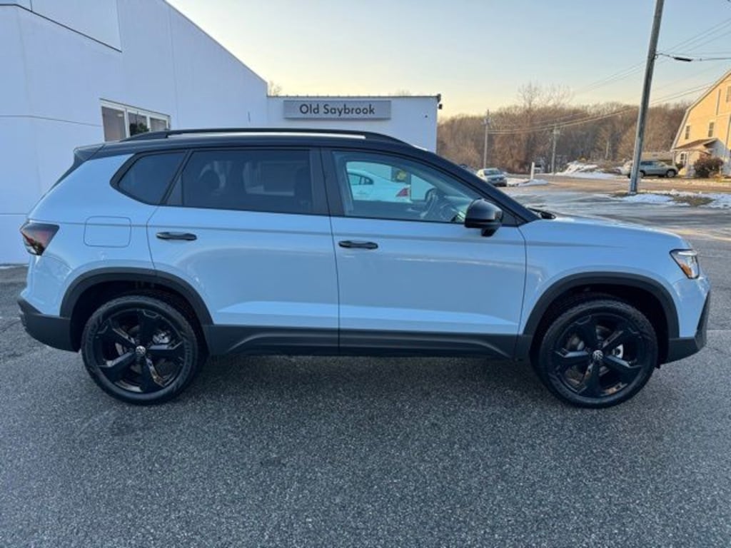 New 2026 Volkswagen Taos 1.5T SE Black SUV