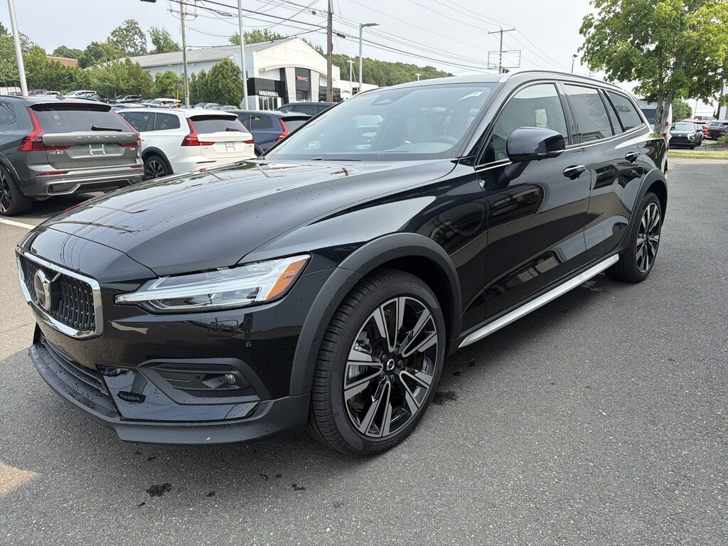 New 2026 Volvo V60 Cross Country B5 Ultra Wagon