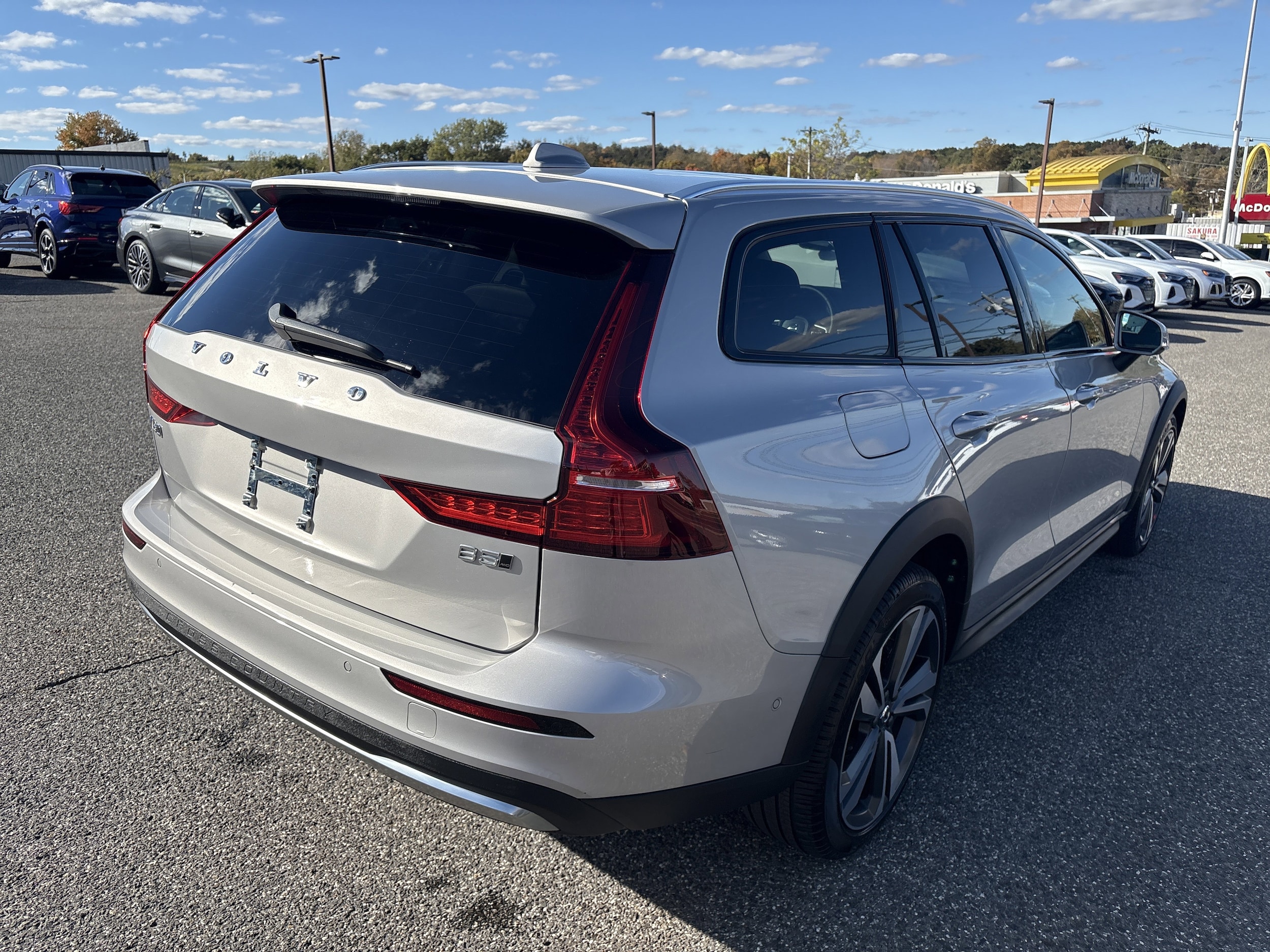 2025 Volvo V60 Cross Country Plus - Photo 18