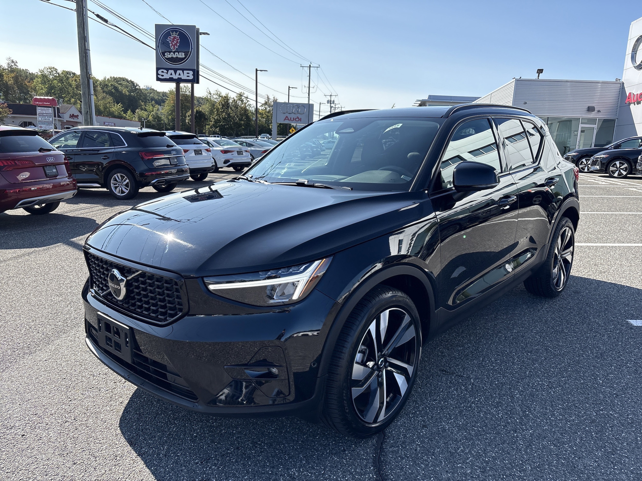 2025 Volvo XC40 Plus photo 3