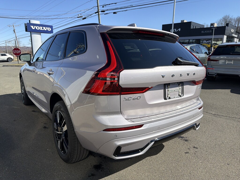 New 2026 Volvo XC60 B5 Core SUV