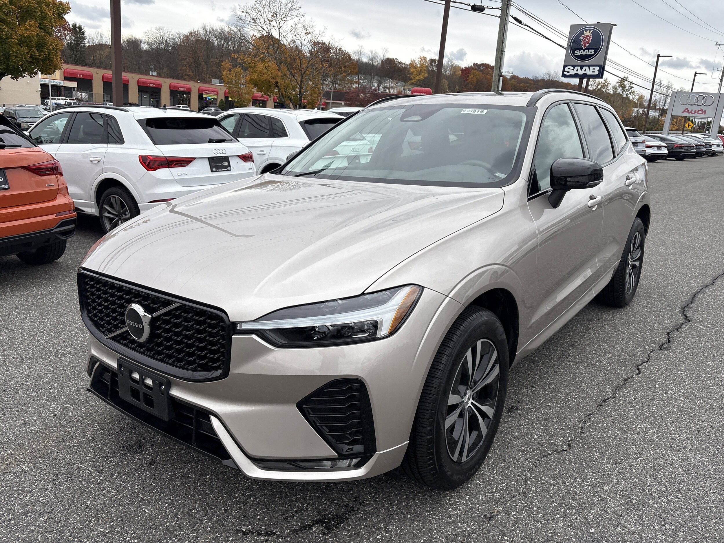 2025 Volvo XC60 B5 Core photo 3