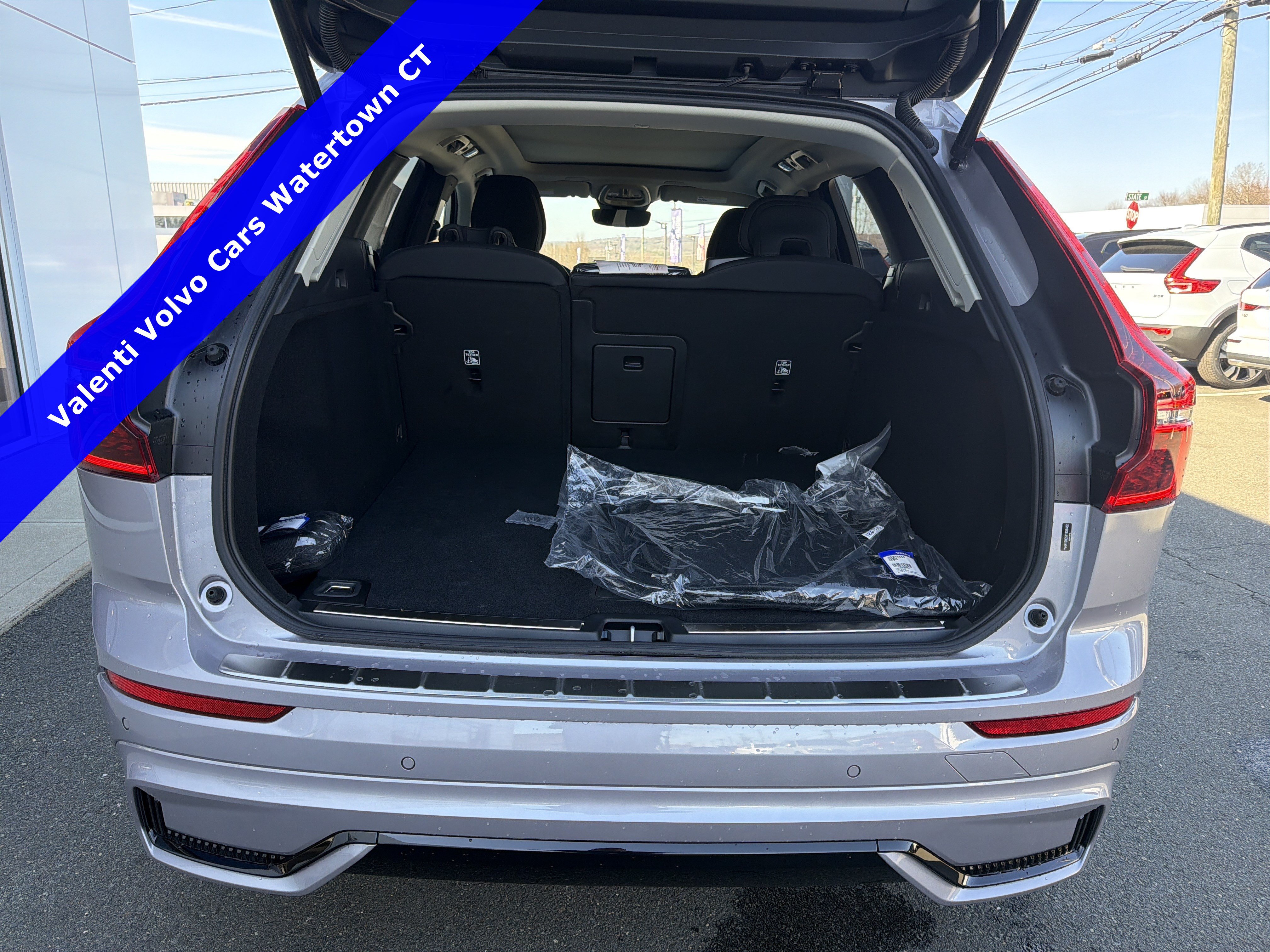2026 Volvo XC60 Plus - Photo 9