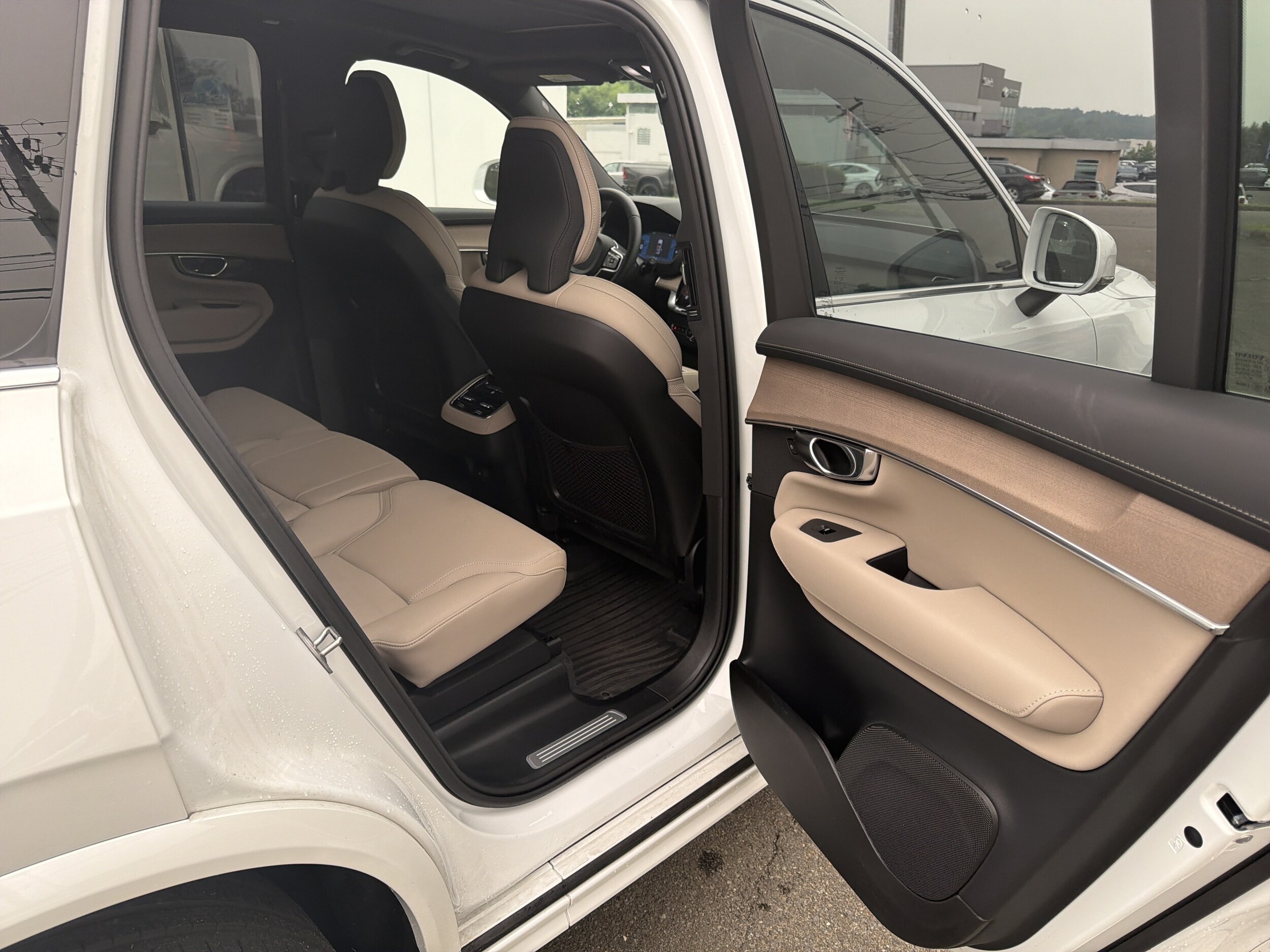 2026 Volvo XC90 Plus - Photo 17