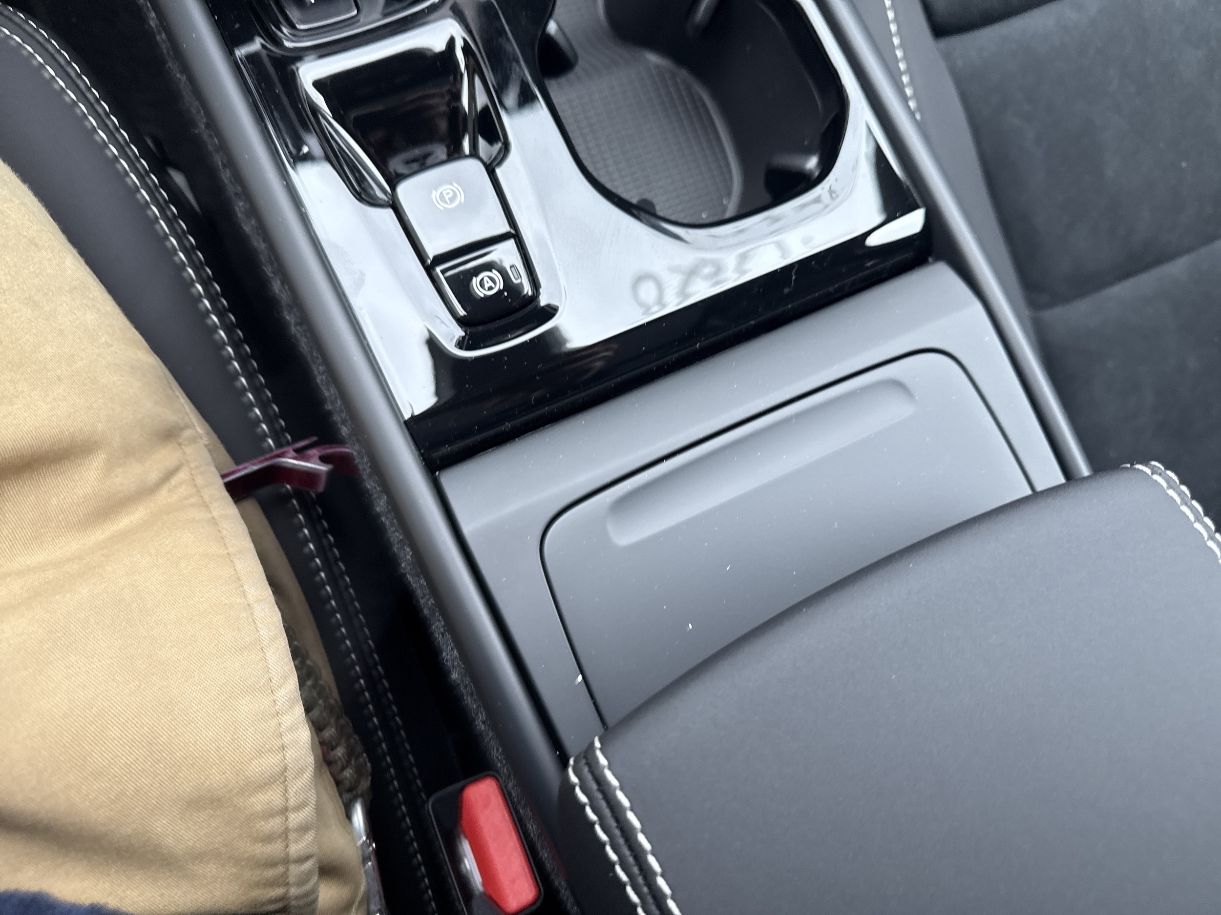 2026 Volvo XC40 Ultra Black Edition - Photo 44