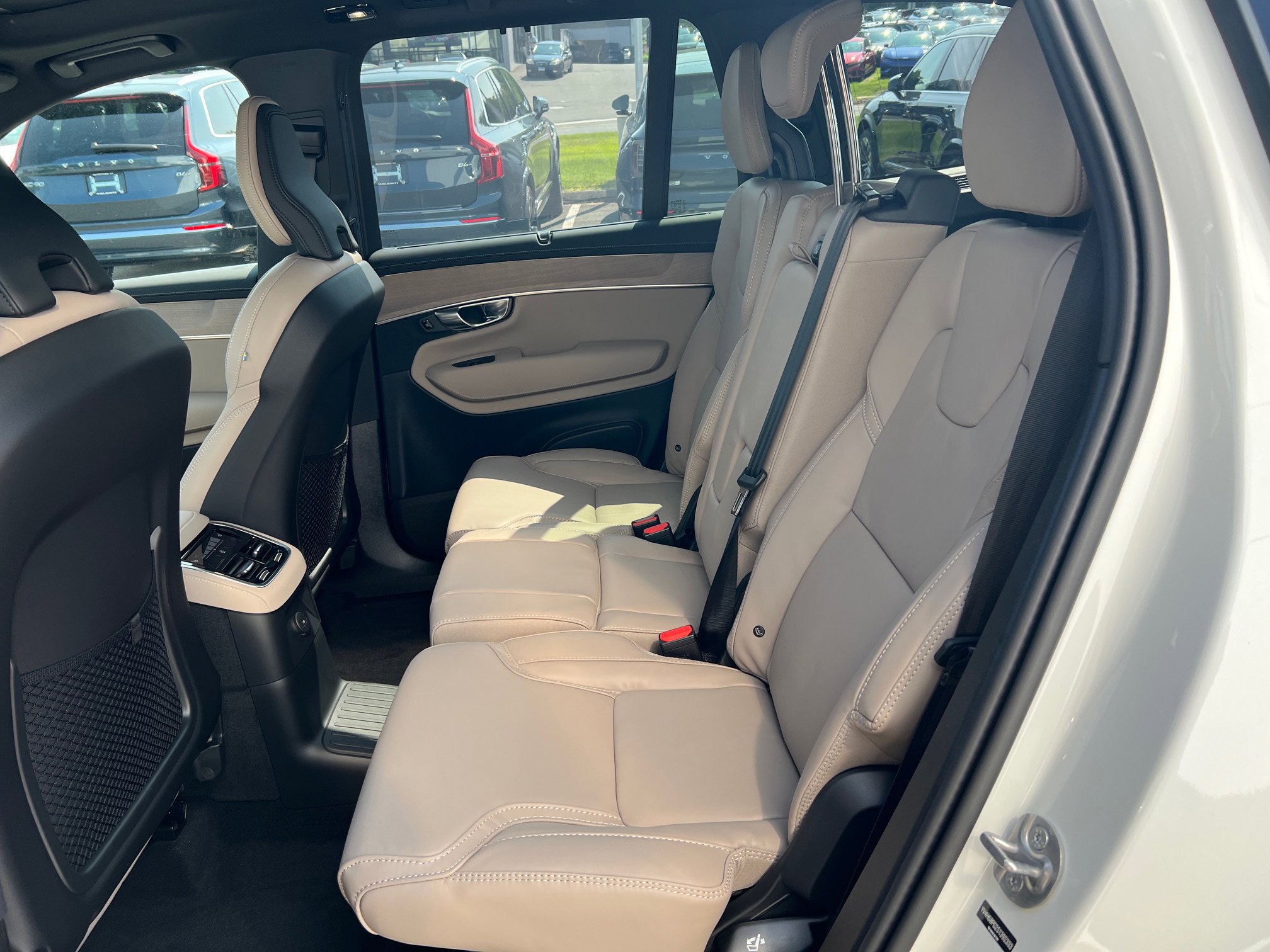 2025 Volvo XC90 Ultra - Photo 10