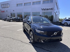 2025 Volvo XC40 B5 Plus Dark Theme SUV