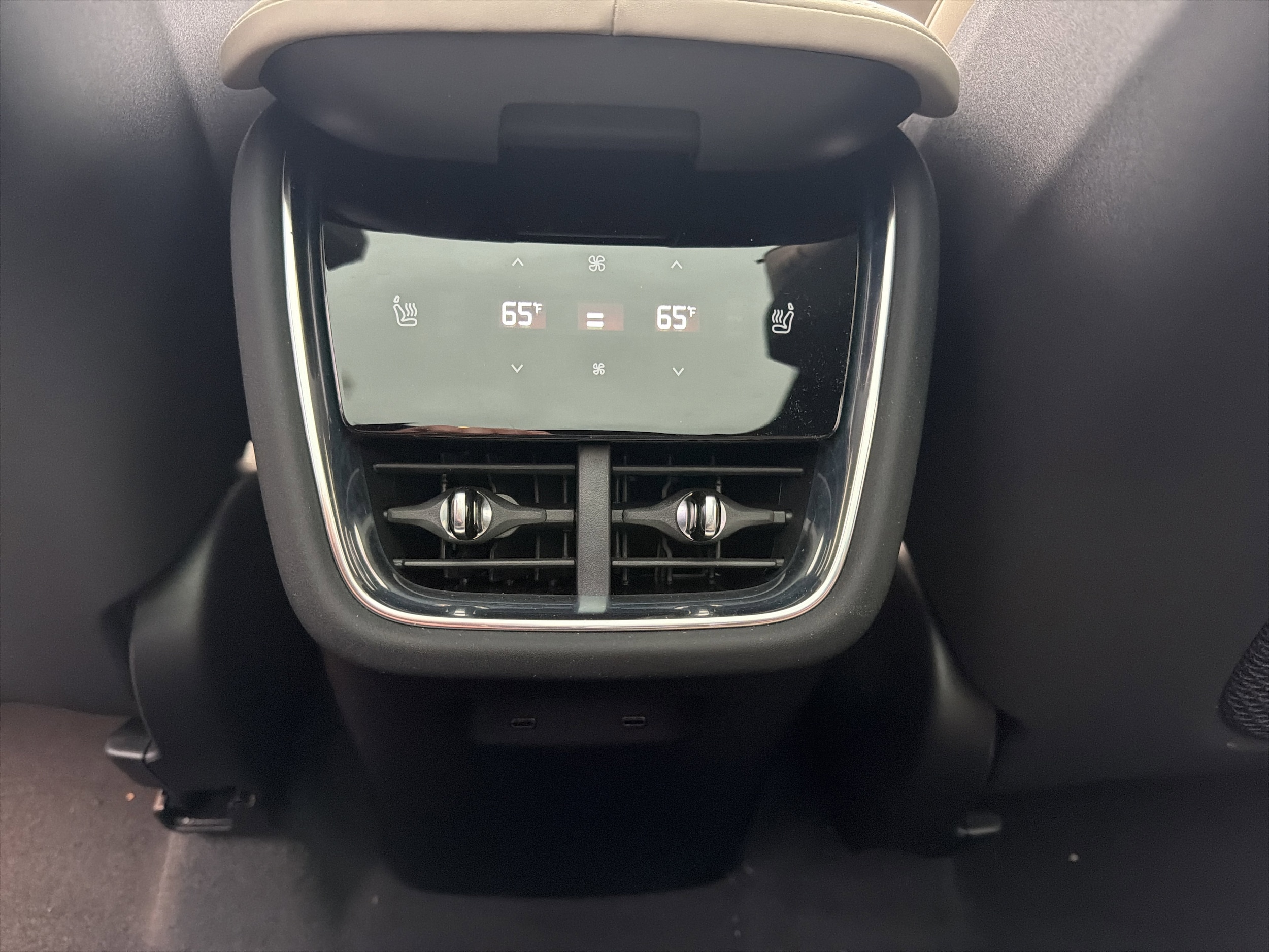 2025 Volvo EX90 Plus - Photo 15