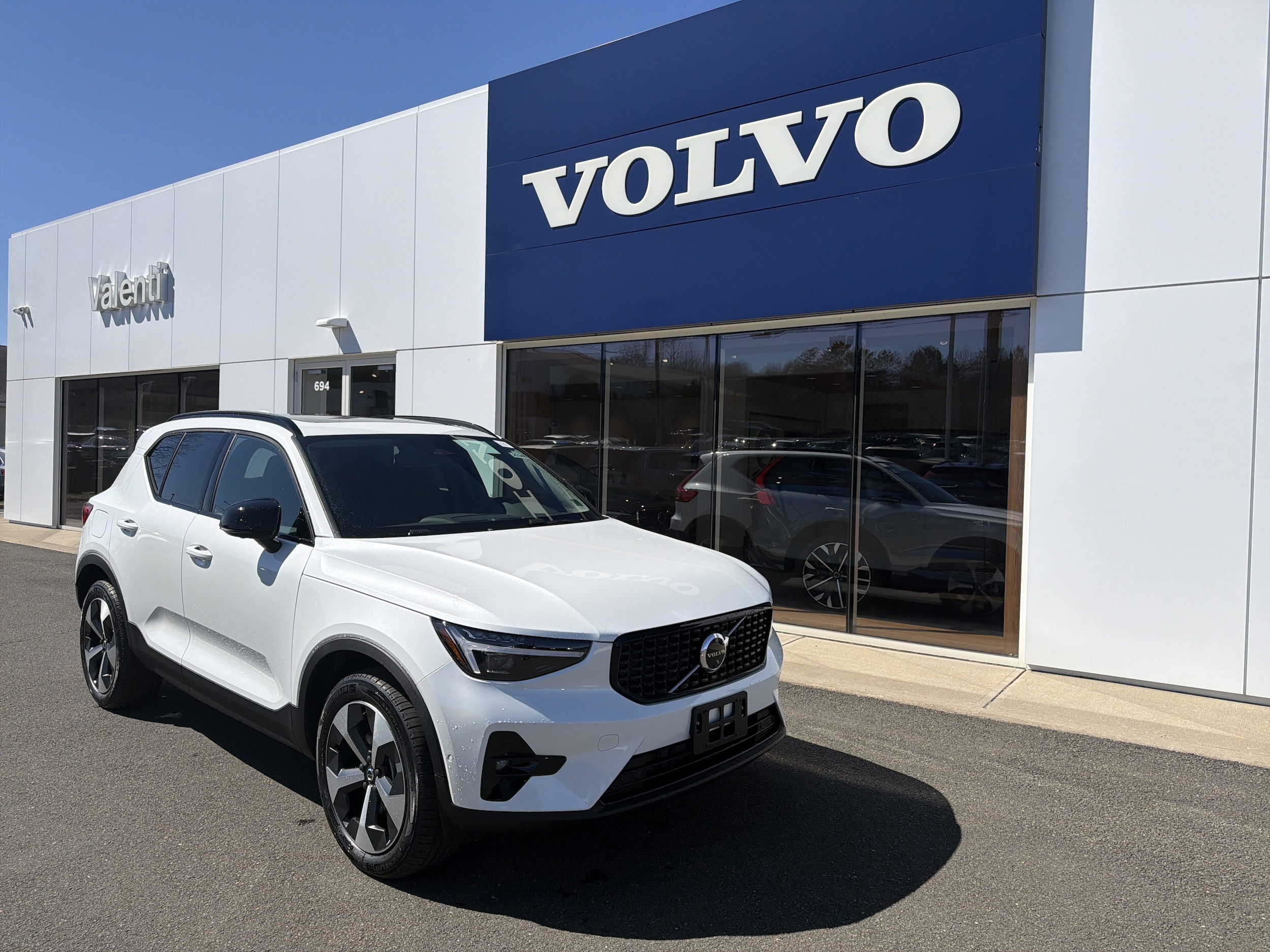 2026 Volvo XC40 B5 Plus Dark AWD's photo