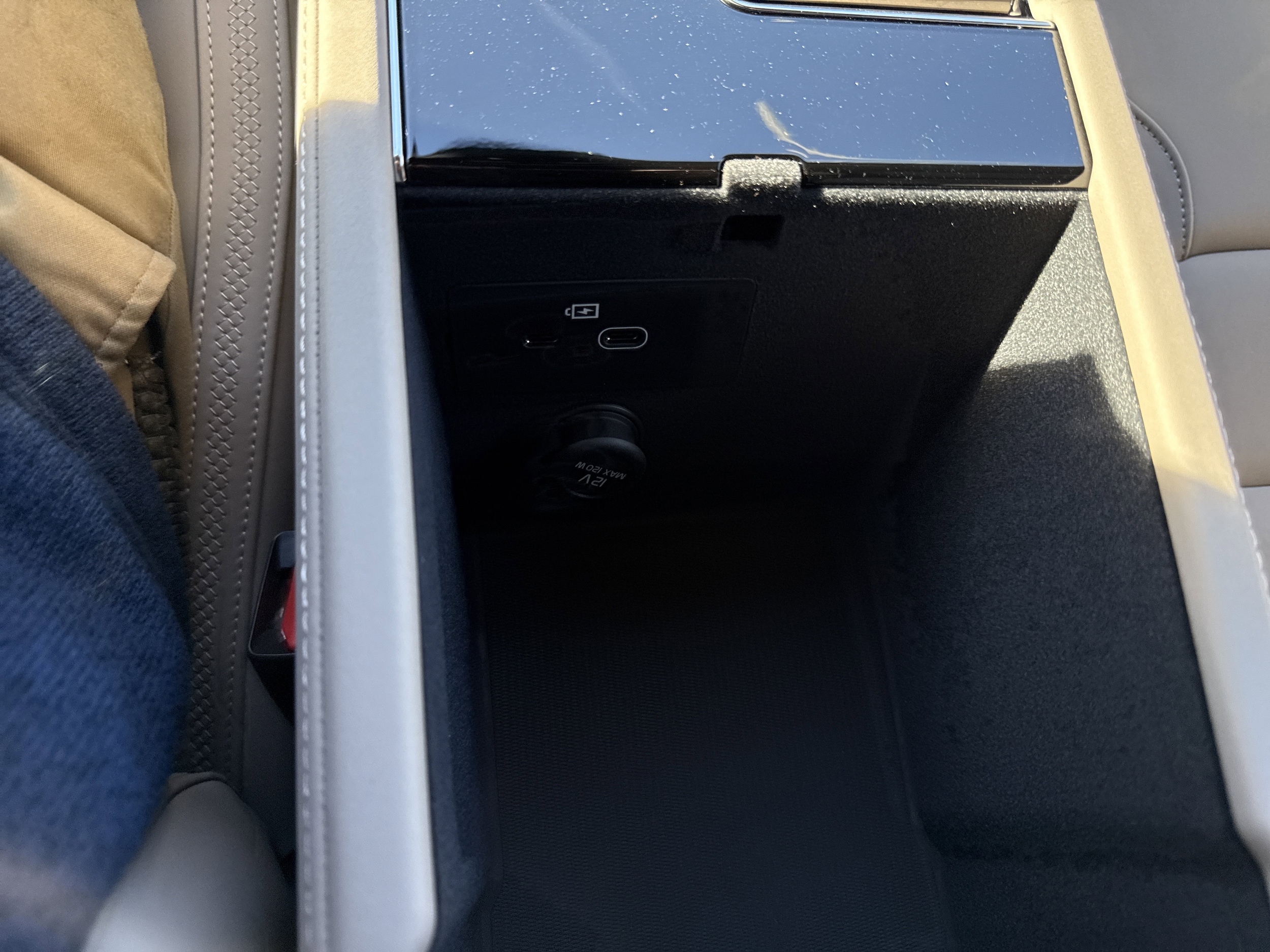 2026 Volvo XC90 Plus - Photo 26