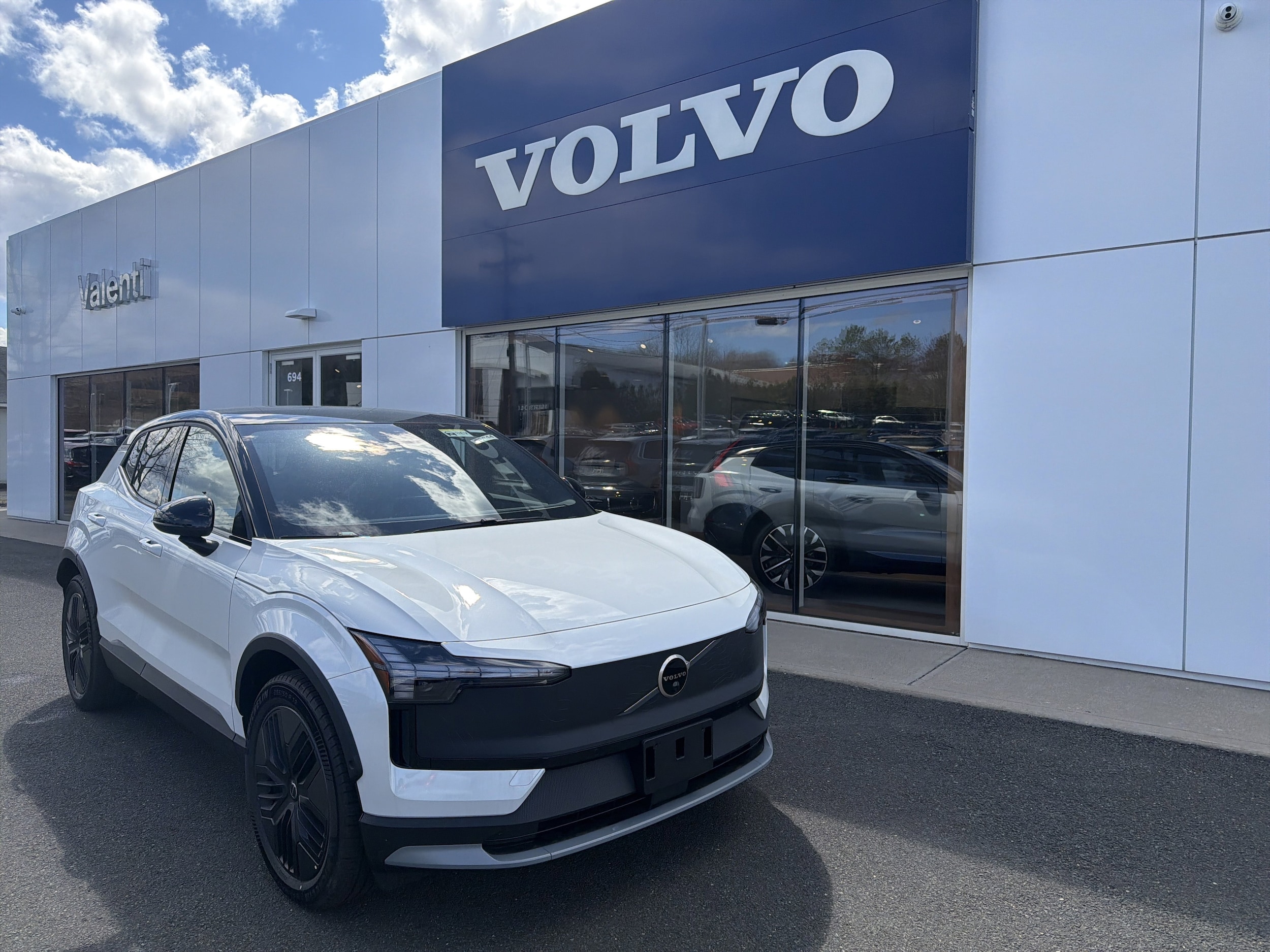 2026 Volvo EX30 Twin Motor Cross Country Ultra's photo