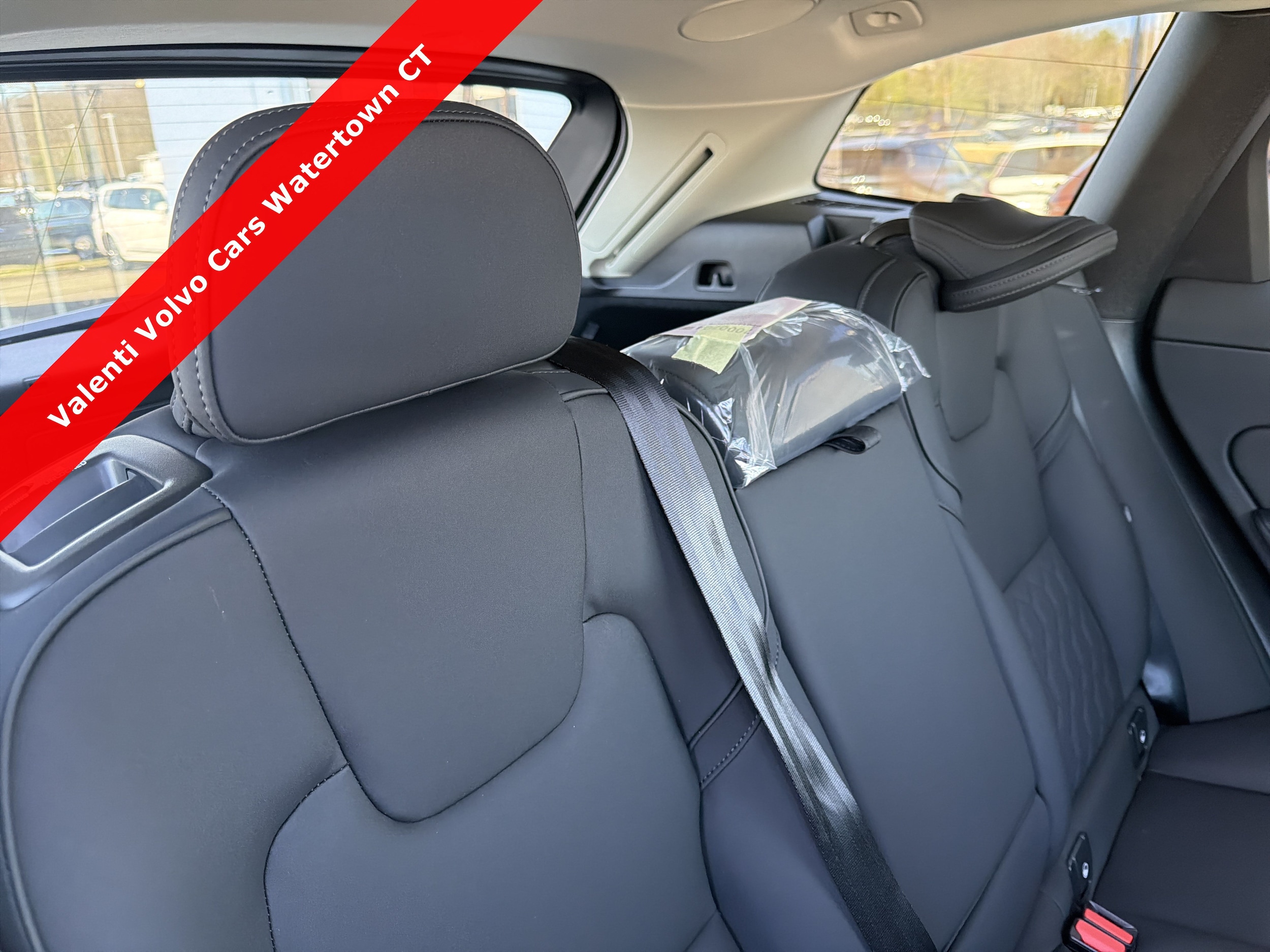 2026 Volvo XC60 Plus - Photo 23