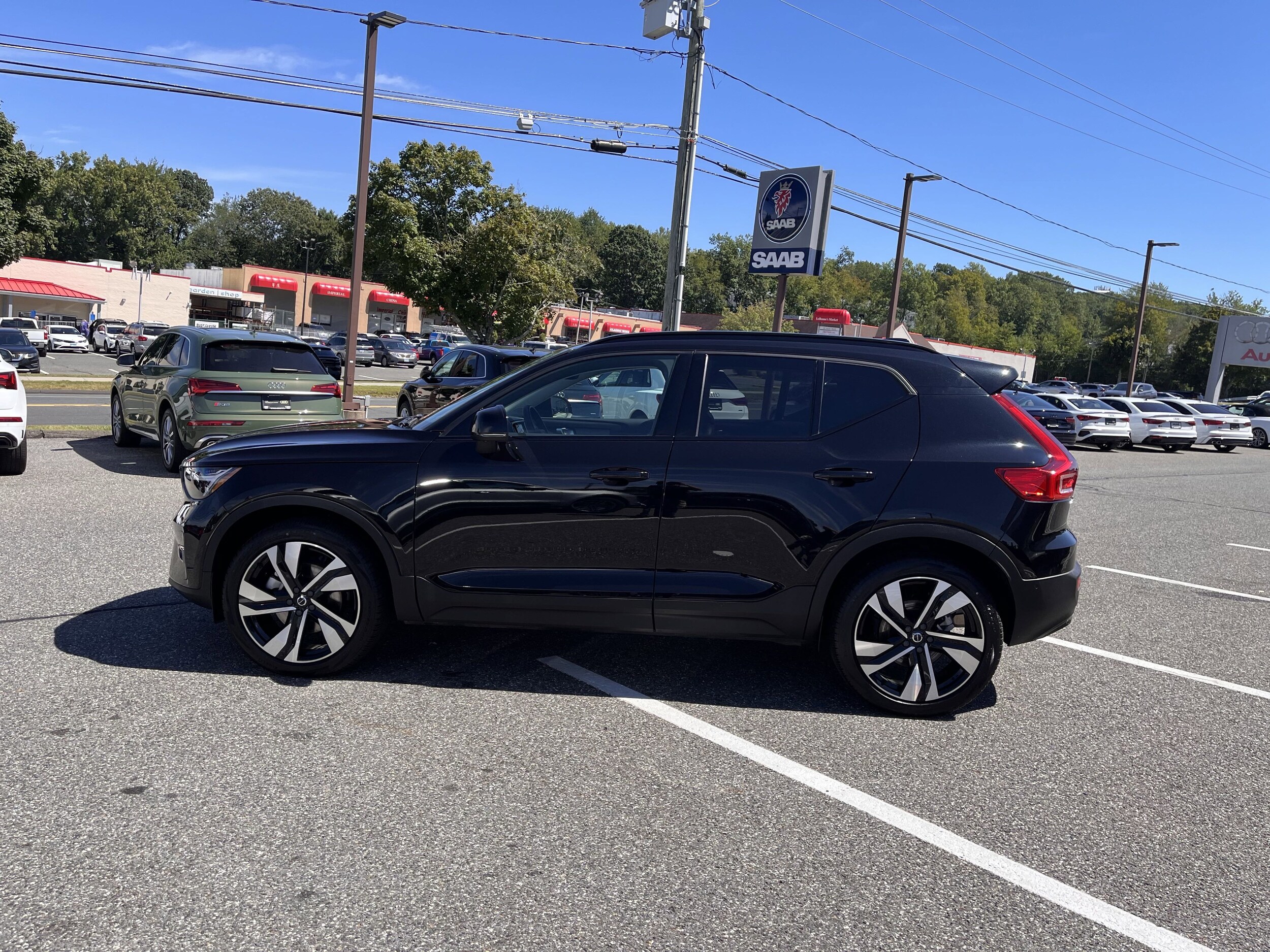 2025 Volvo XC40 Plus photo 4