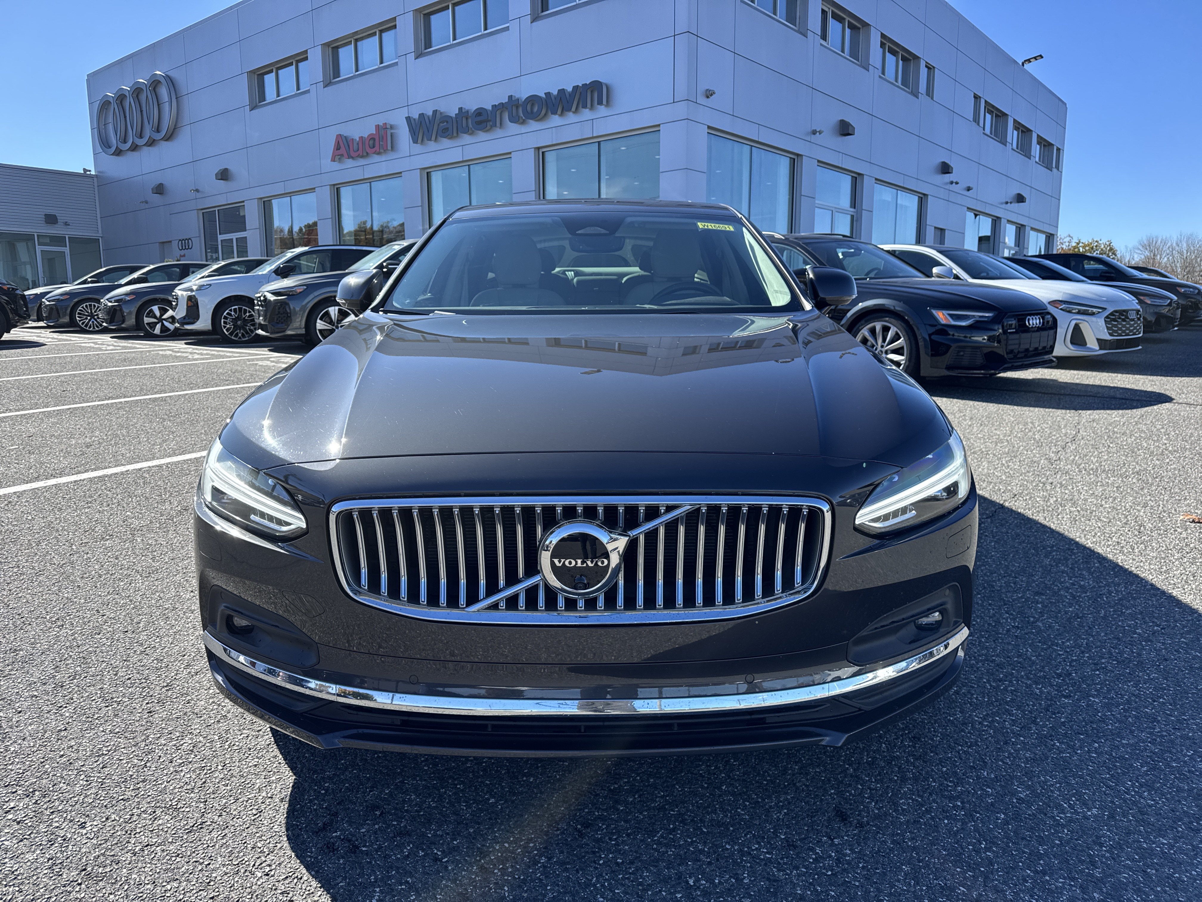 2023 Volvo S90