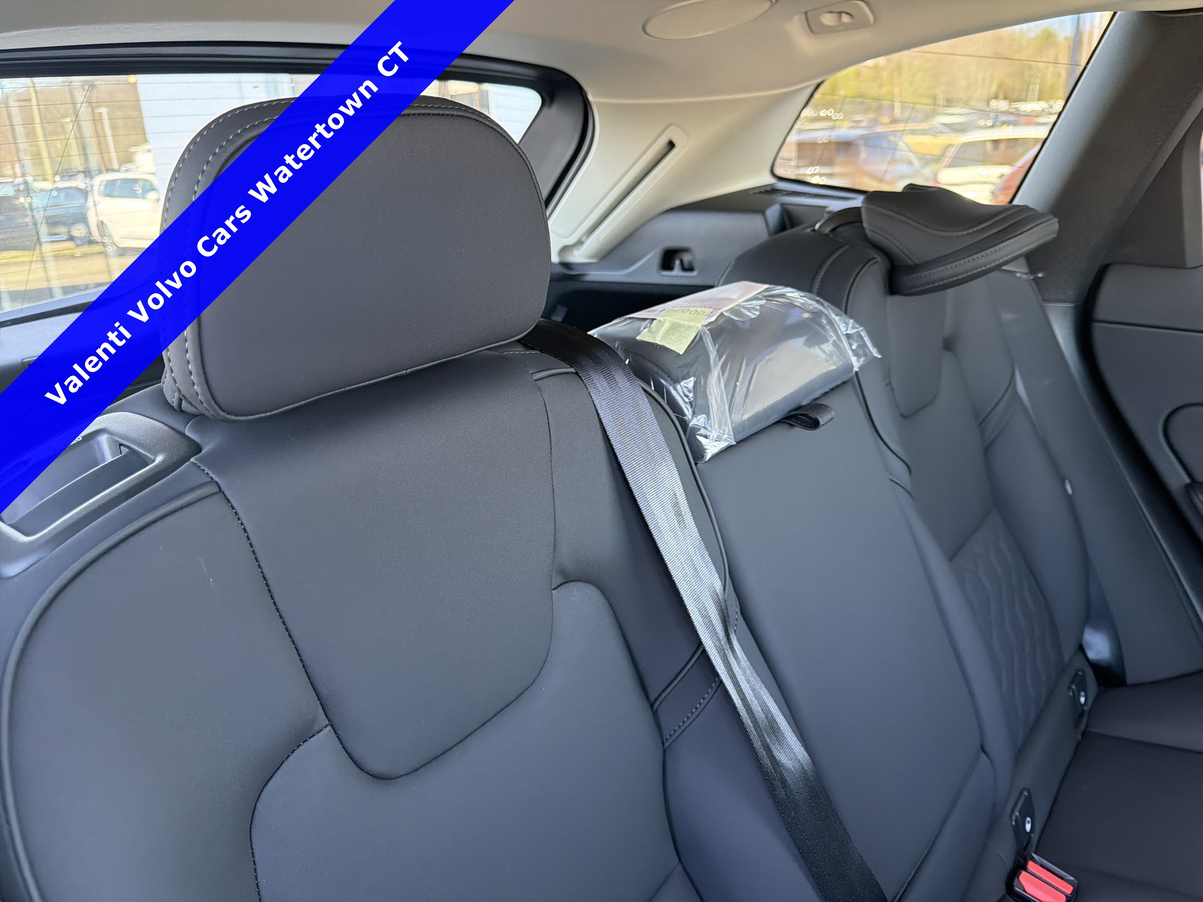 2026 Volvo XC60 Plus - Photo 23