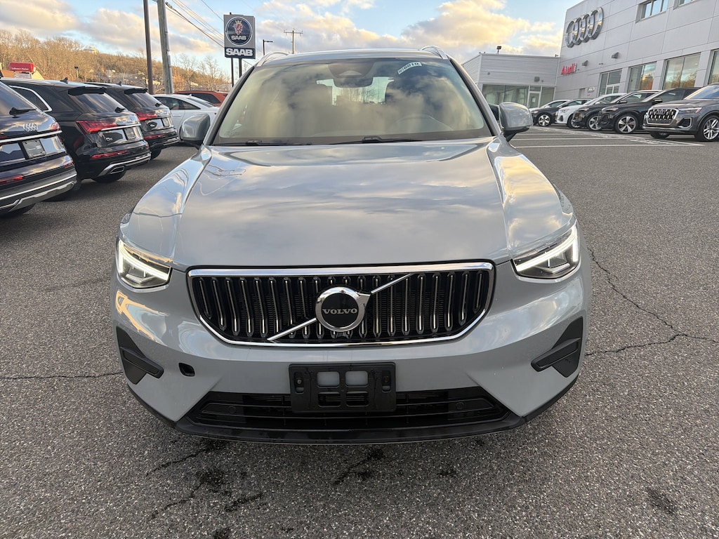 Used 2025 Volvo XC40 B5 Core Bright Theme SUV
