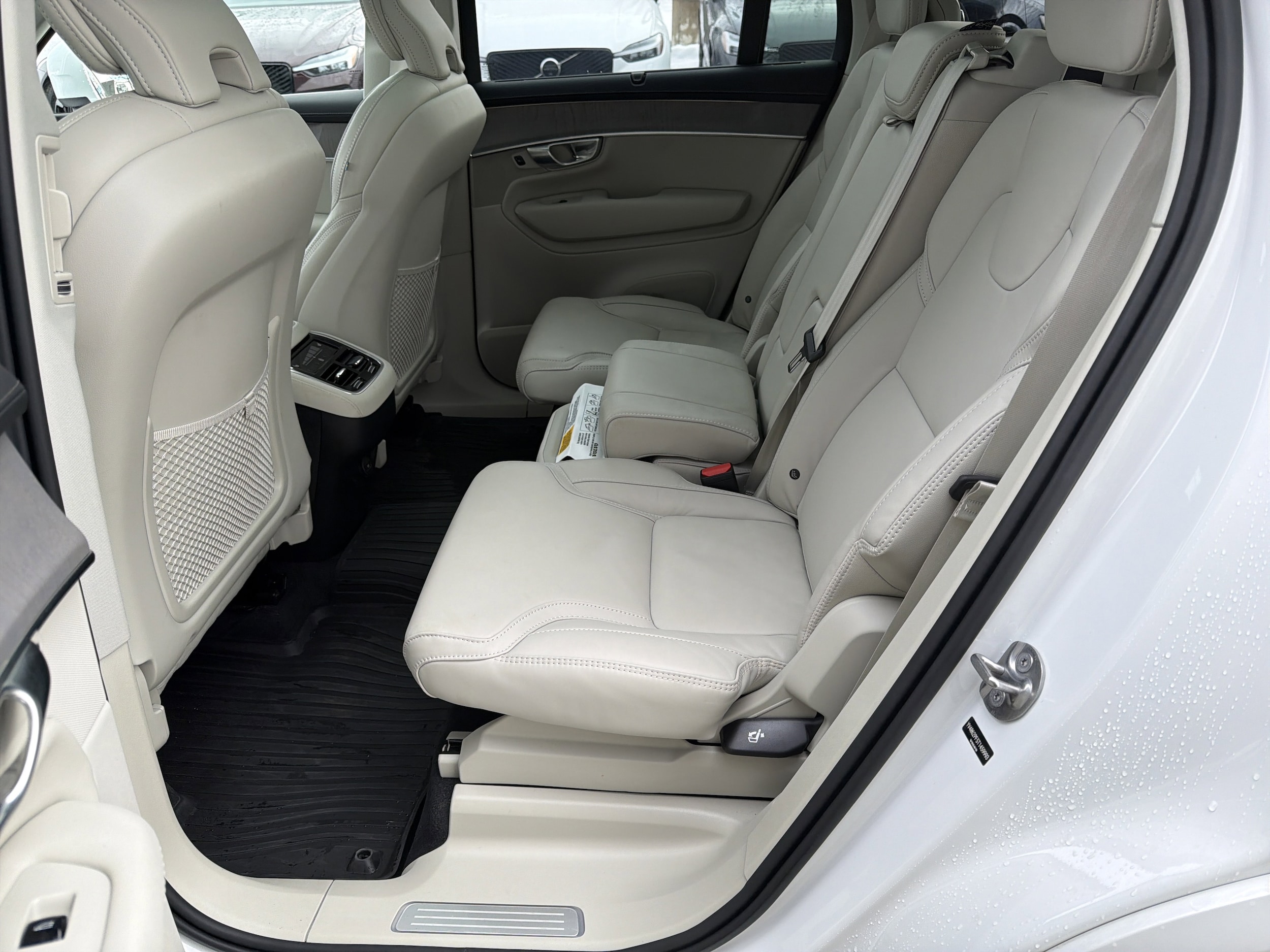 2026 Volvo XC90 Ultra - Photo 16