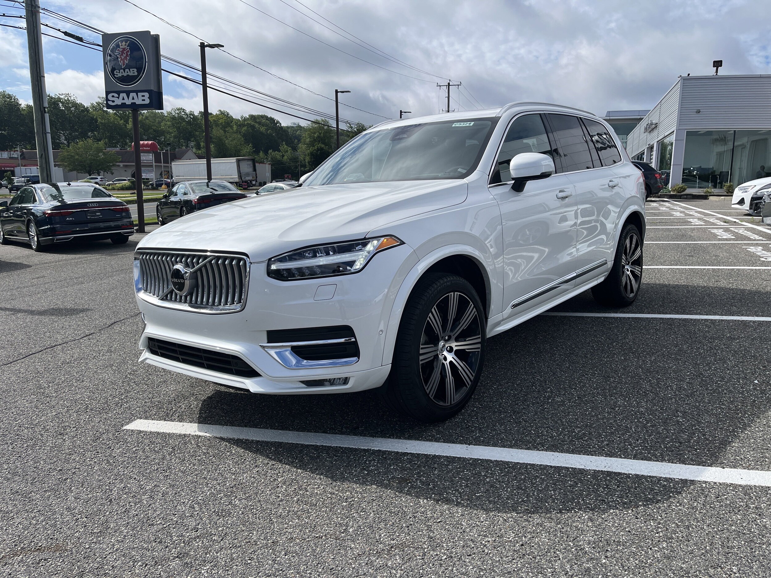2023 Volvo XC90 AWD Ultimate photo 2