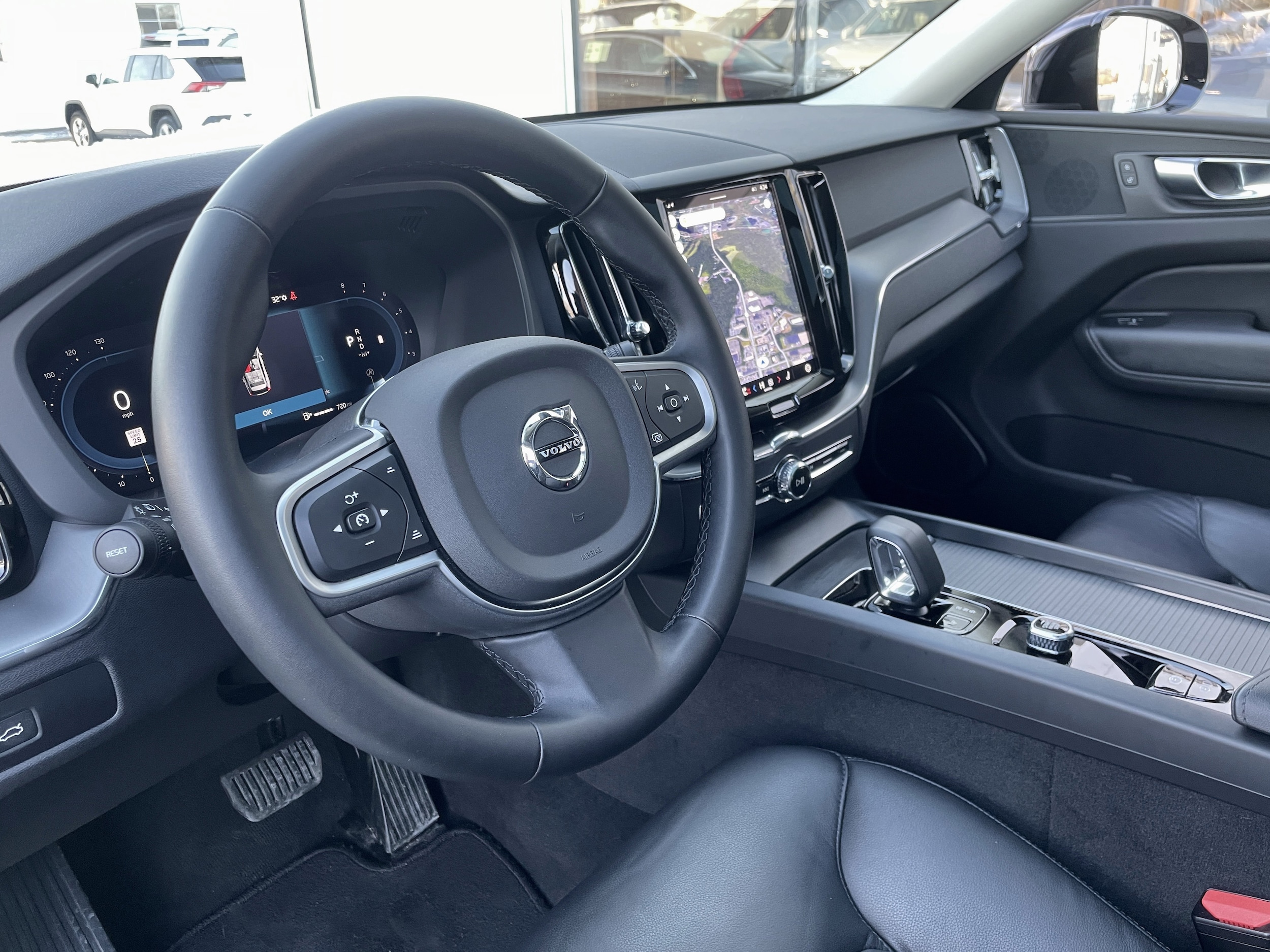 2025 Volvo XC60 Core - Photo 20