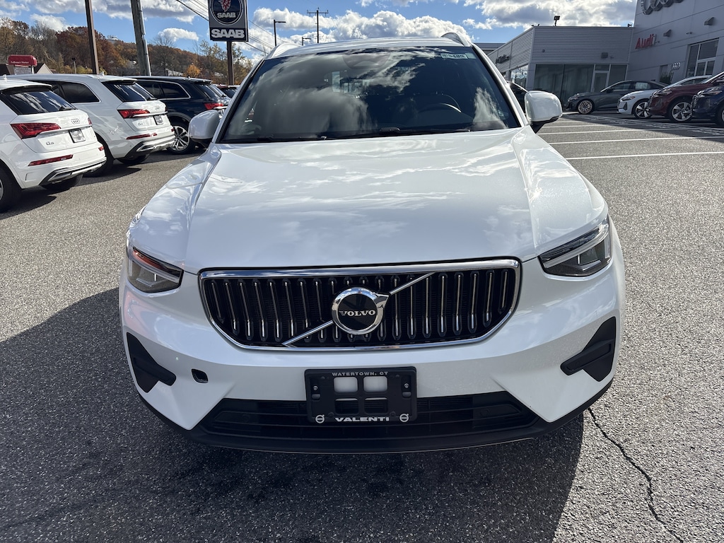 Certified 2025 Volvo XC40 B5 Core Bright Theme SUV