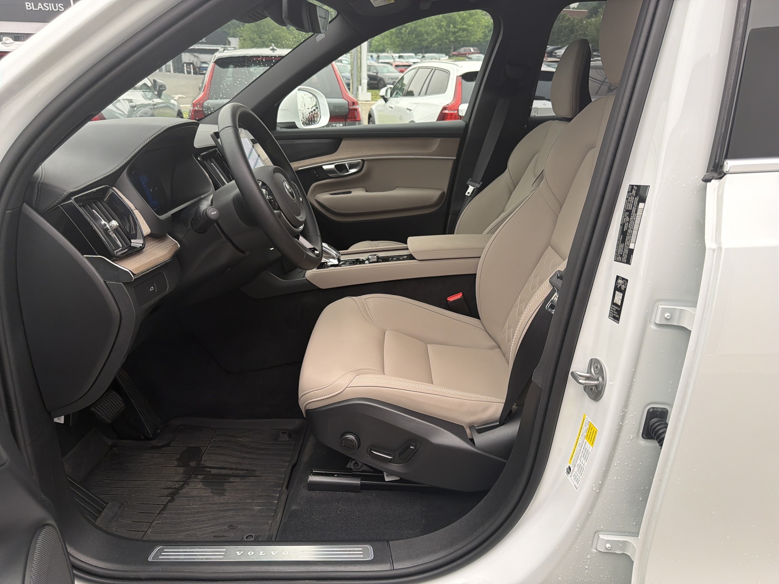 2026 Volvo XC90 Plus - Photo 10