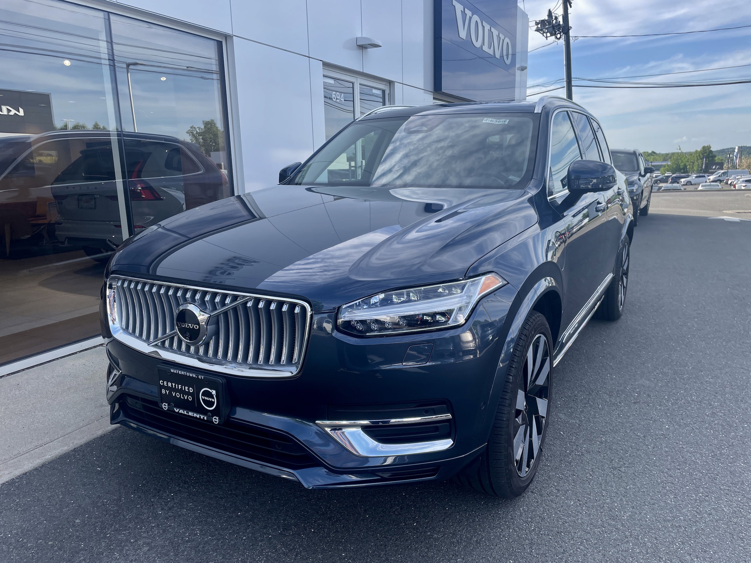 2024 Volvo XC90 T8 Recharge Plus Bright Theme 7-Seat 4WD's photo
