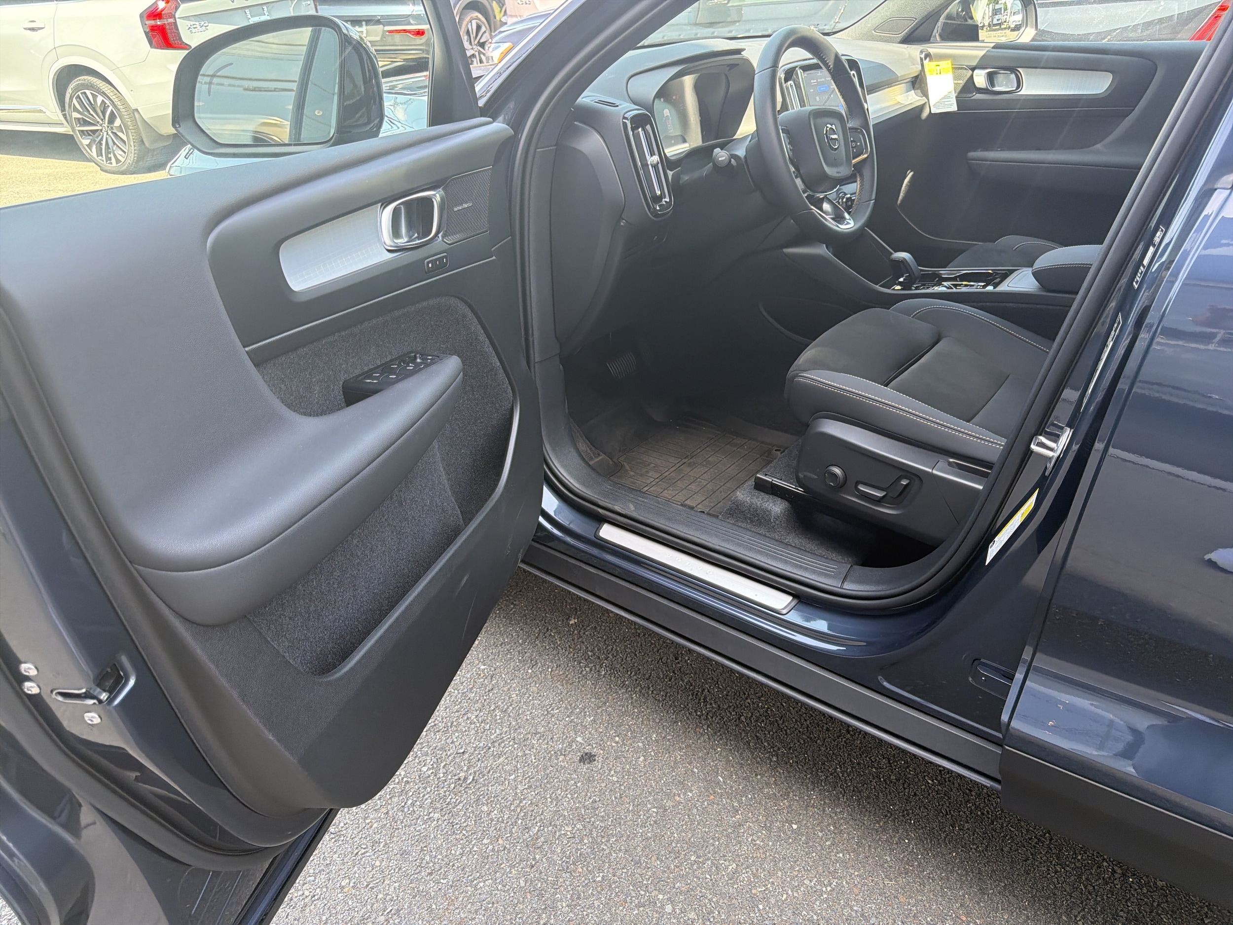 2026 Volvo XC40 Ultra Black Edition - Photo 15