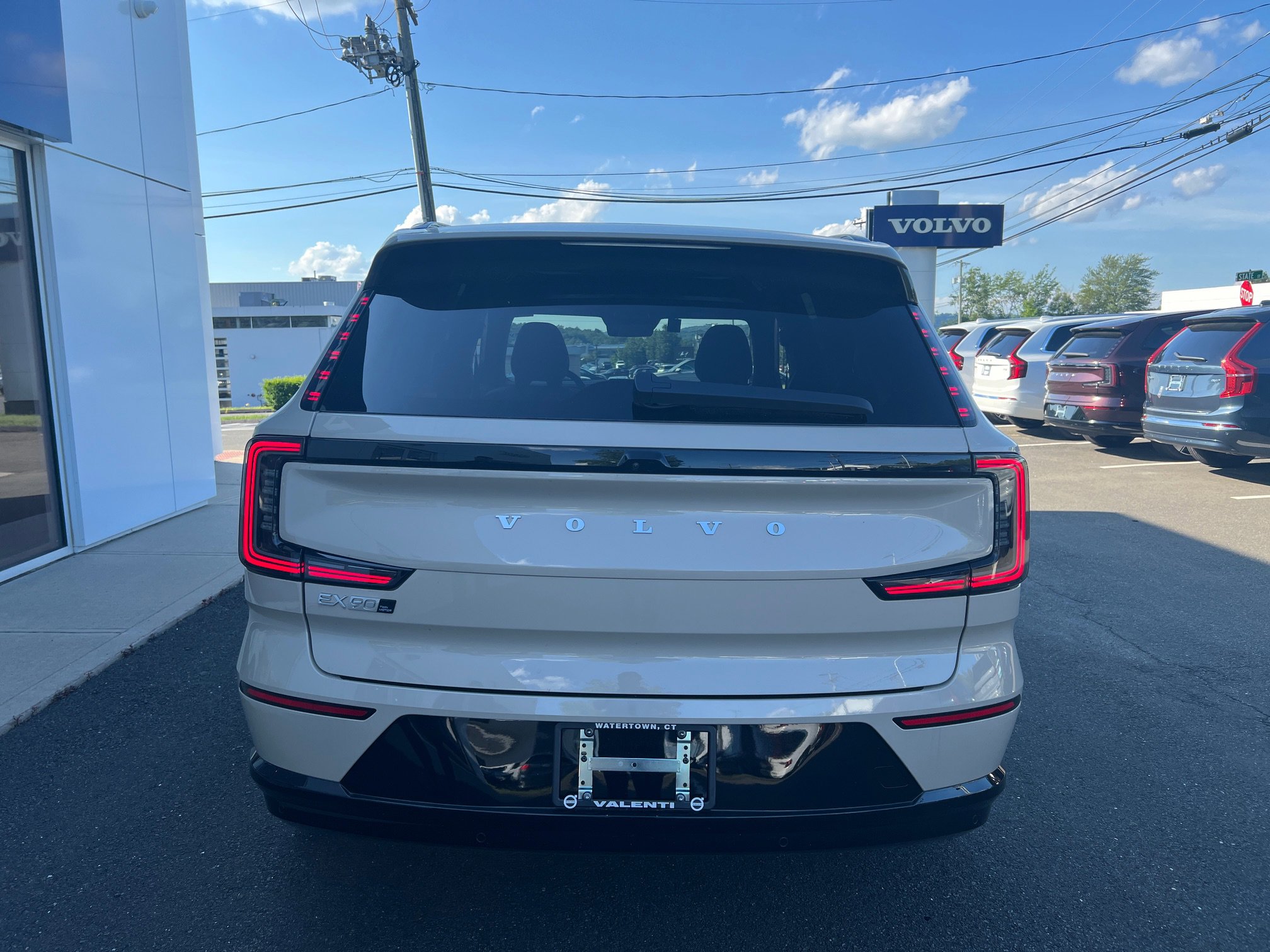 2025 Volvo EX90 Plus - Photo 6