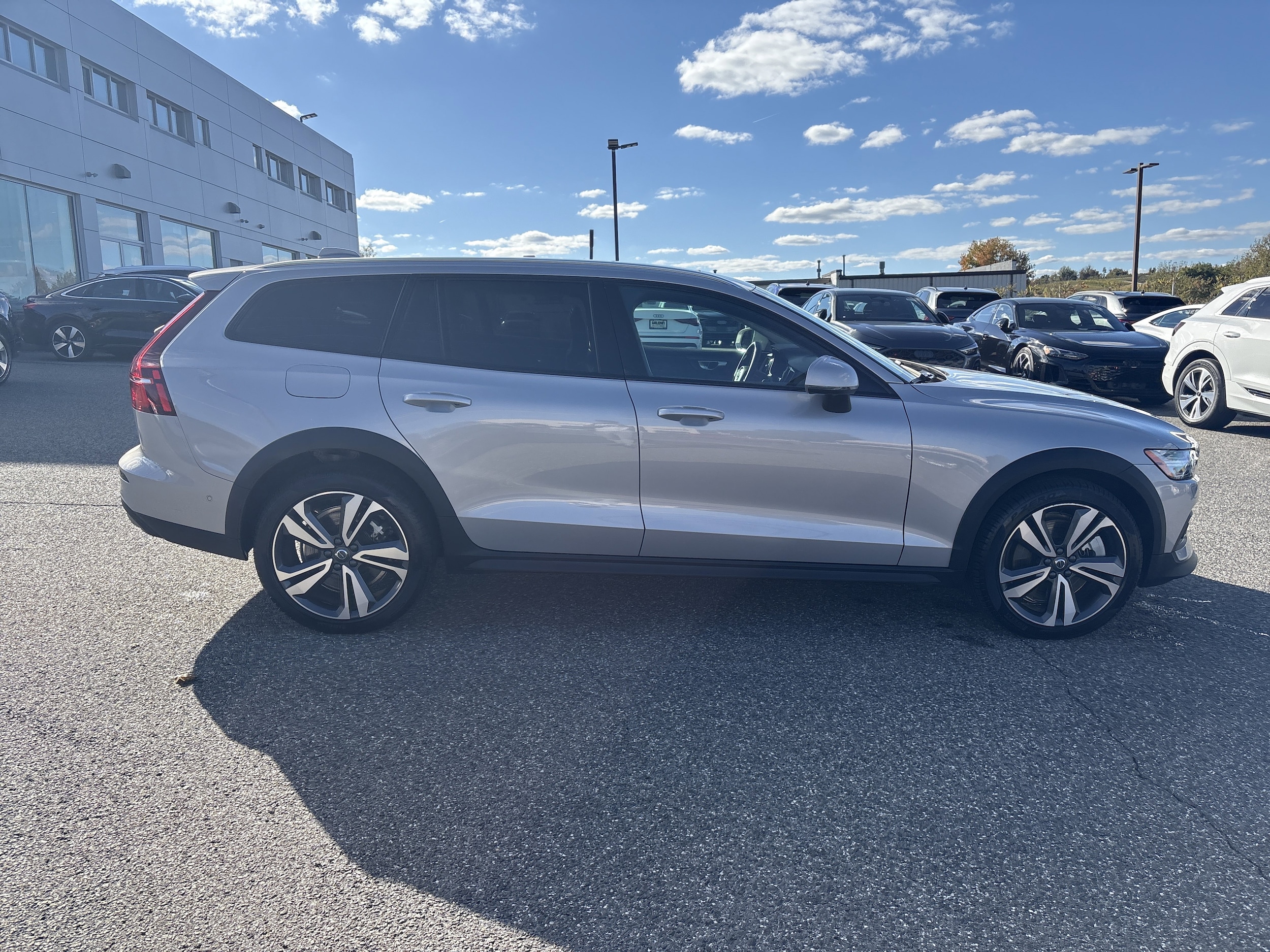 2025 Volvo V60 Cross Country Plus - Photo 19