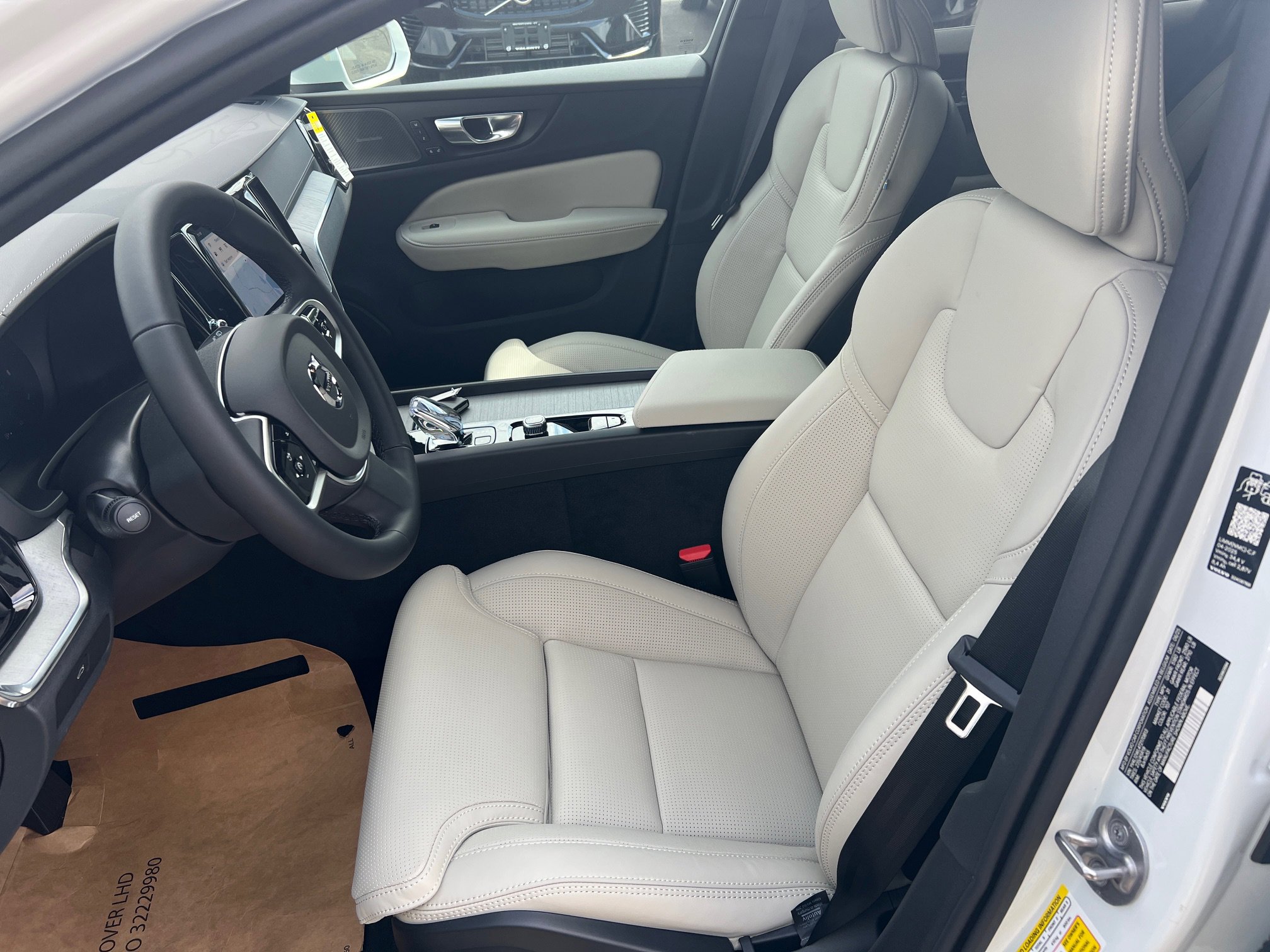 2026 Volvo V60 Cross Country Ultra - Photo 8