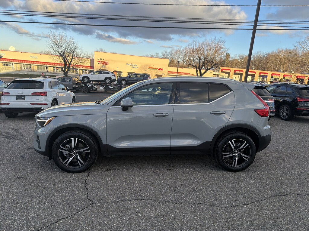 Used 2025 Volvo XC40 B5 Core Bright Theme SUV