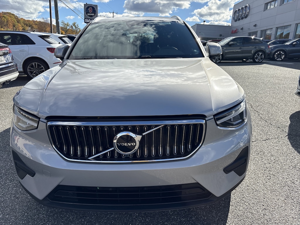Certified 2025 Volvo XC40 B5 Core Bright Theme SUV