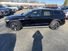 2026 Volvo V60 Cross Country B5 Ultra Wagon