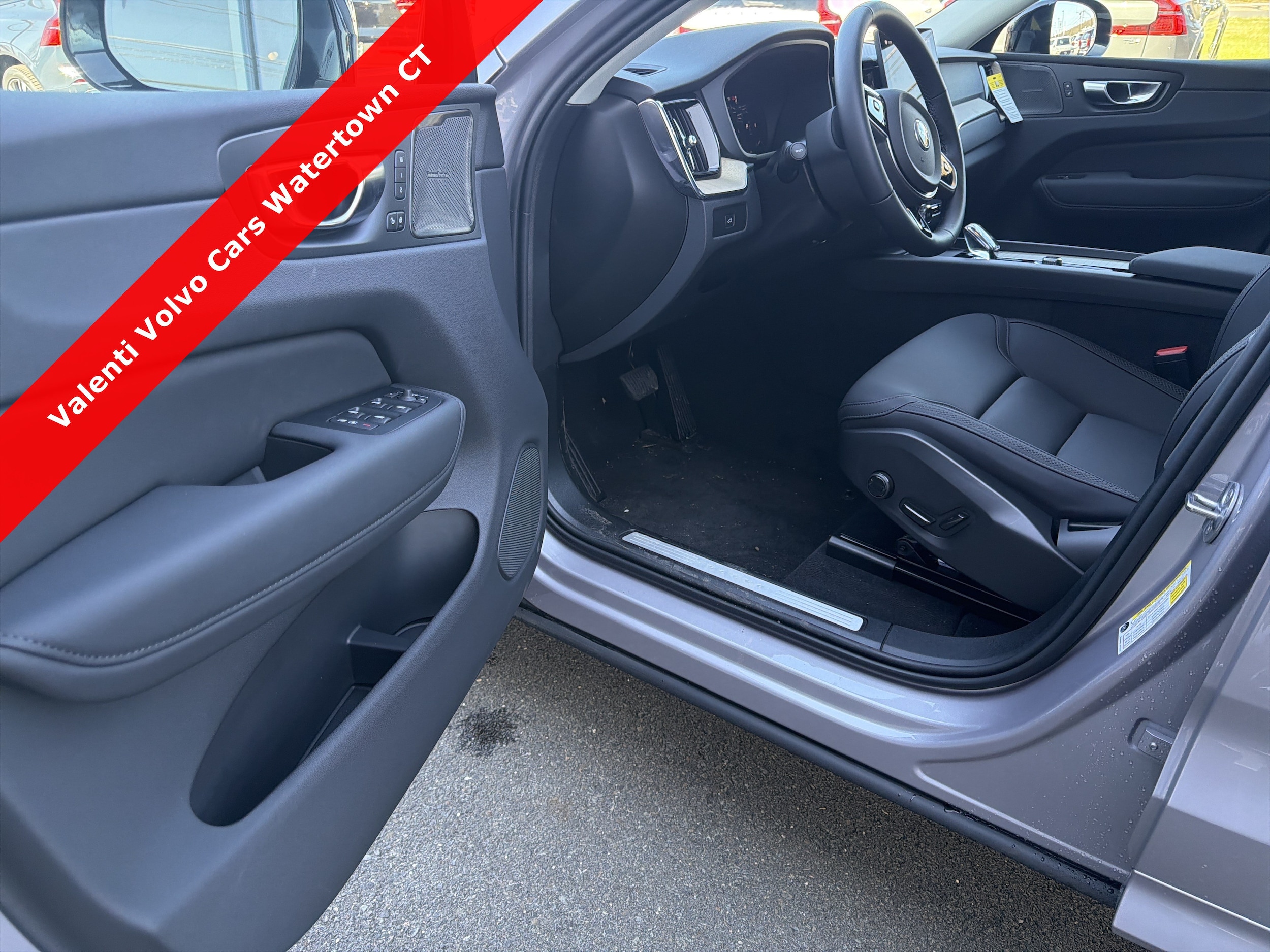 2026 Volvo XC60 Plus - Photo 11