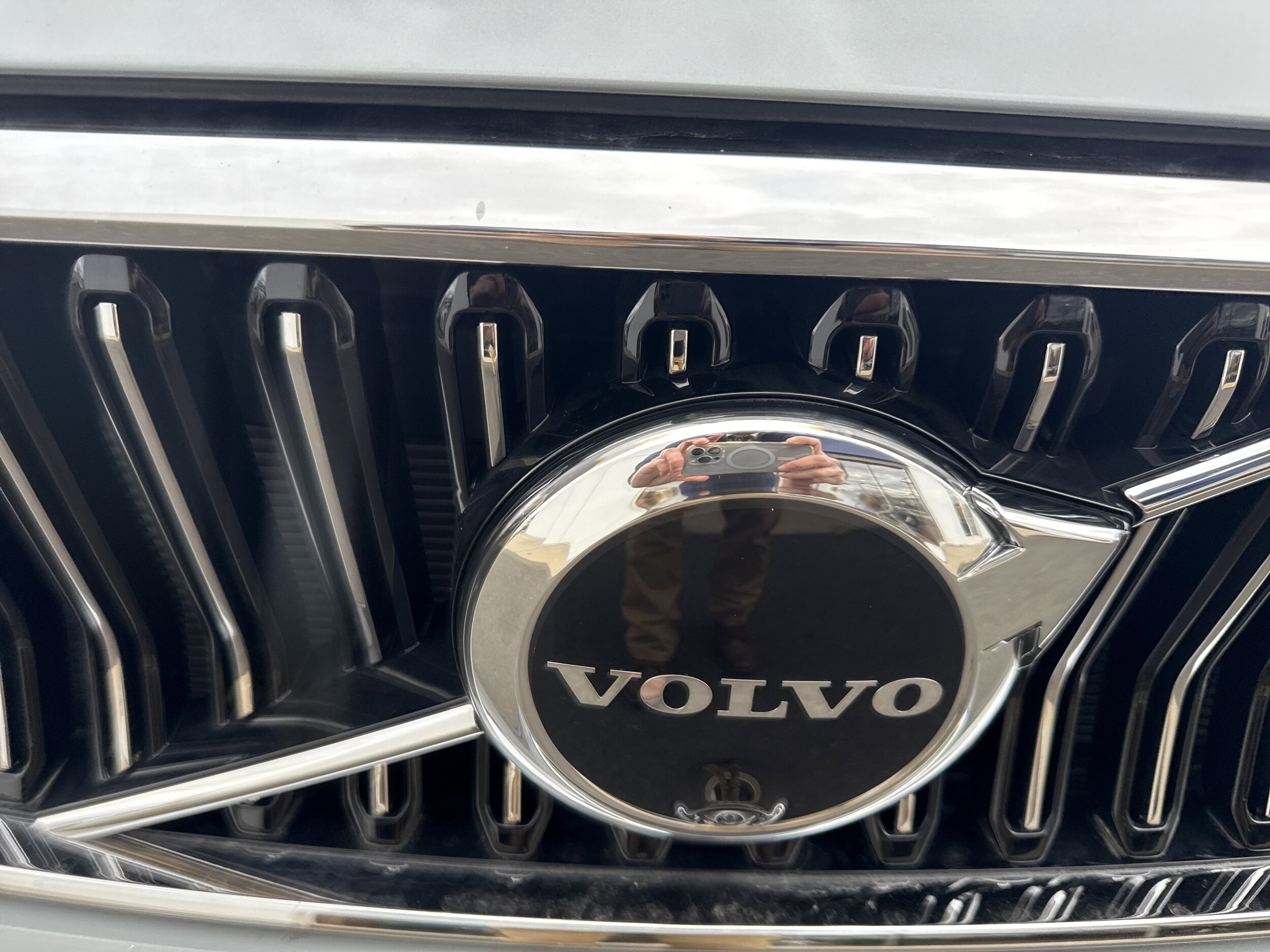 2025 Volvo XC40 AWD photo 3