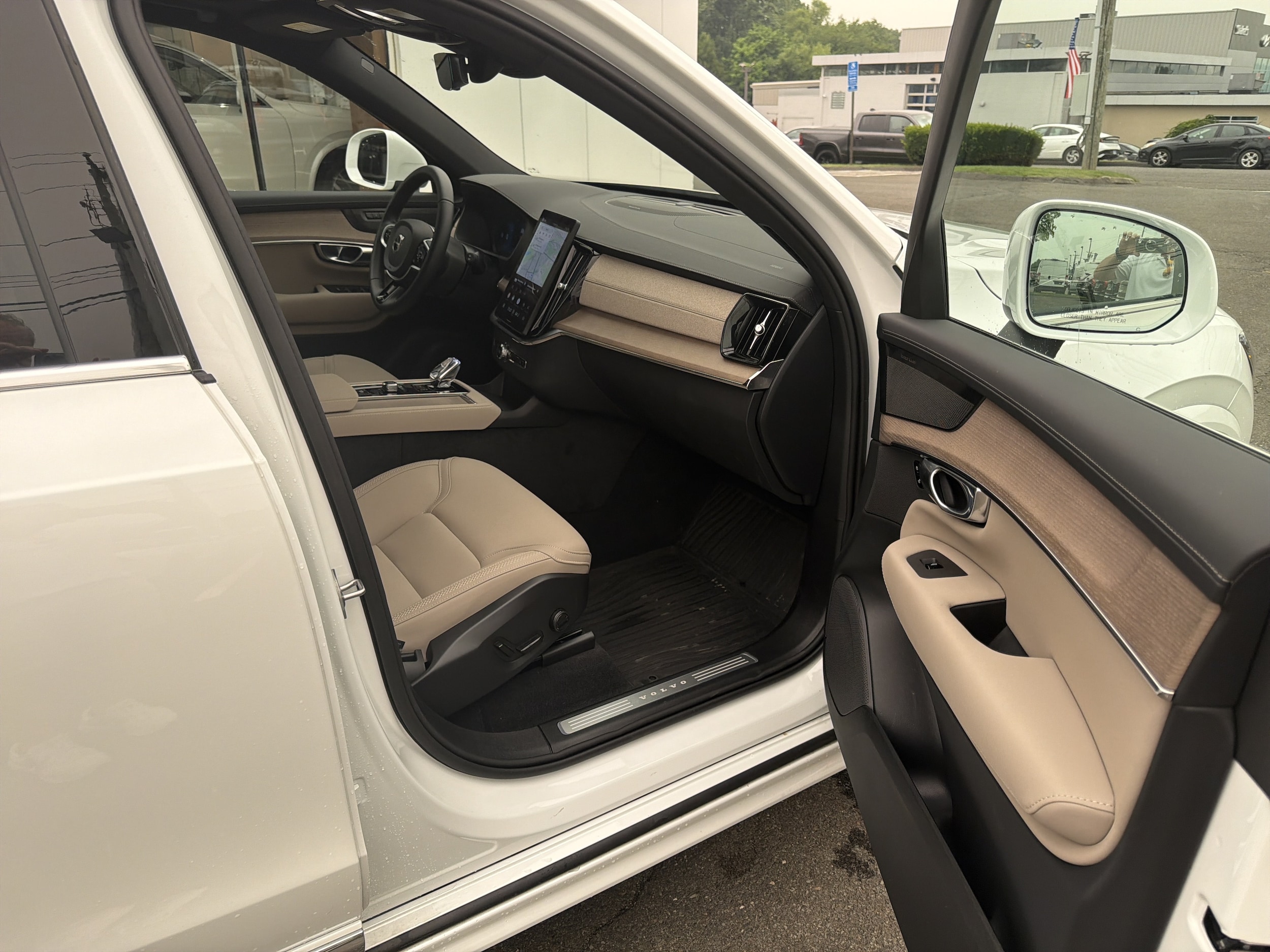 2026 Volvo XC90 Plus - Photo 18