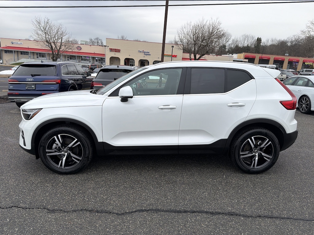 Used 2025 Volvo XC40 B5 Core Bright Theme SUV
