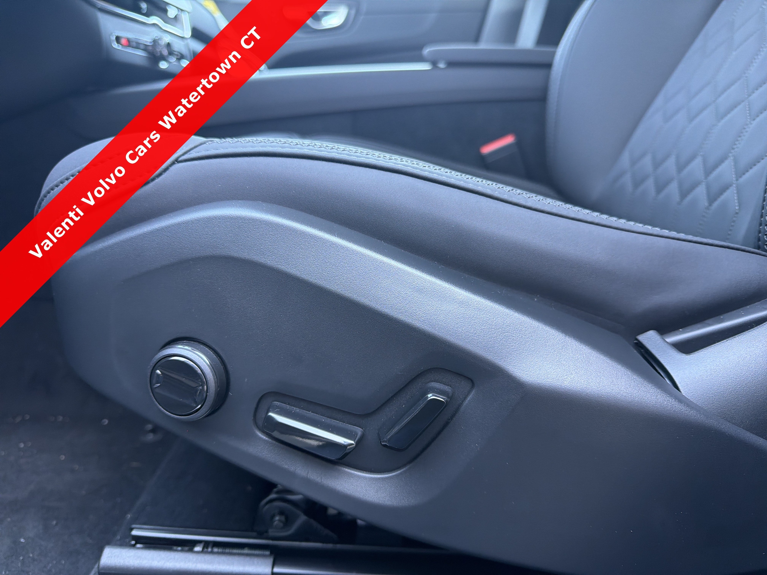 2026 Volvo XC60 Plus - Photo 13