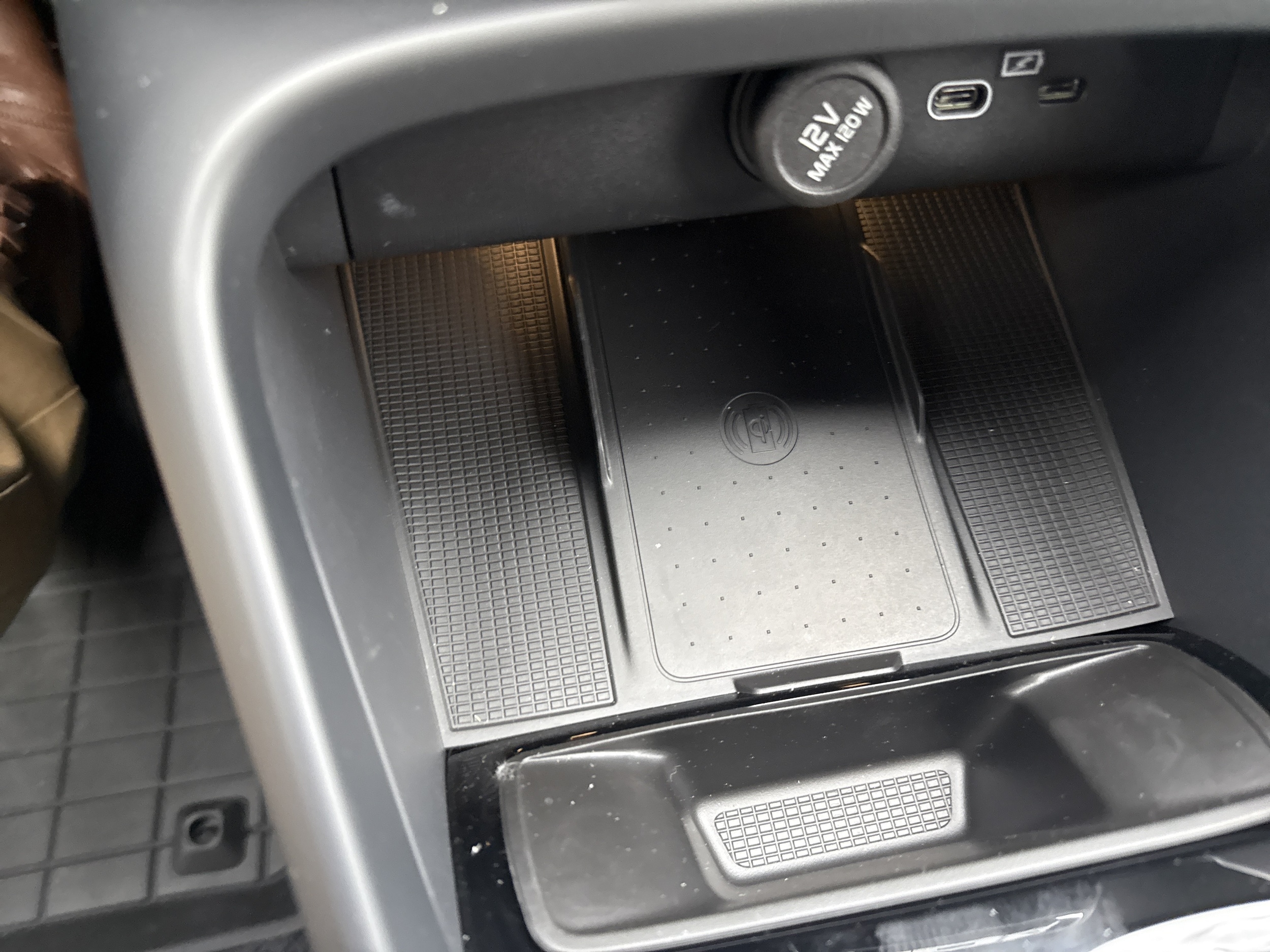 2026 Volvo XC40 Ultra Black Edition - Photo 40