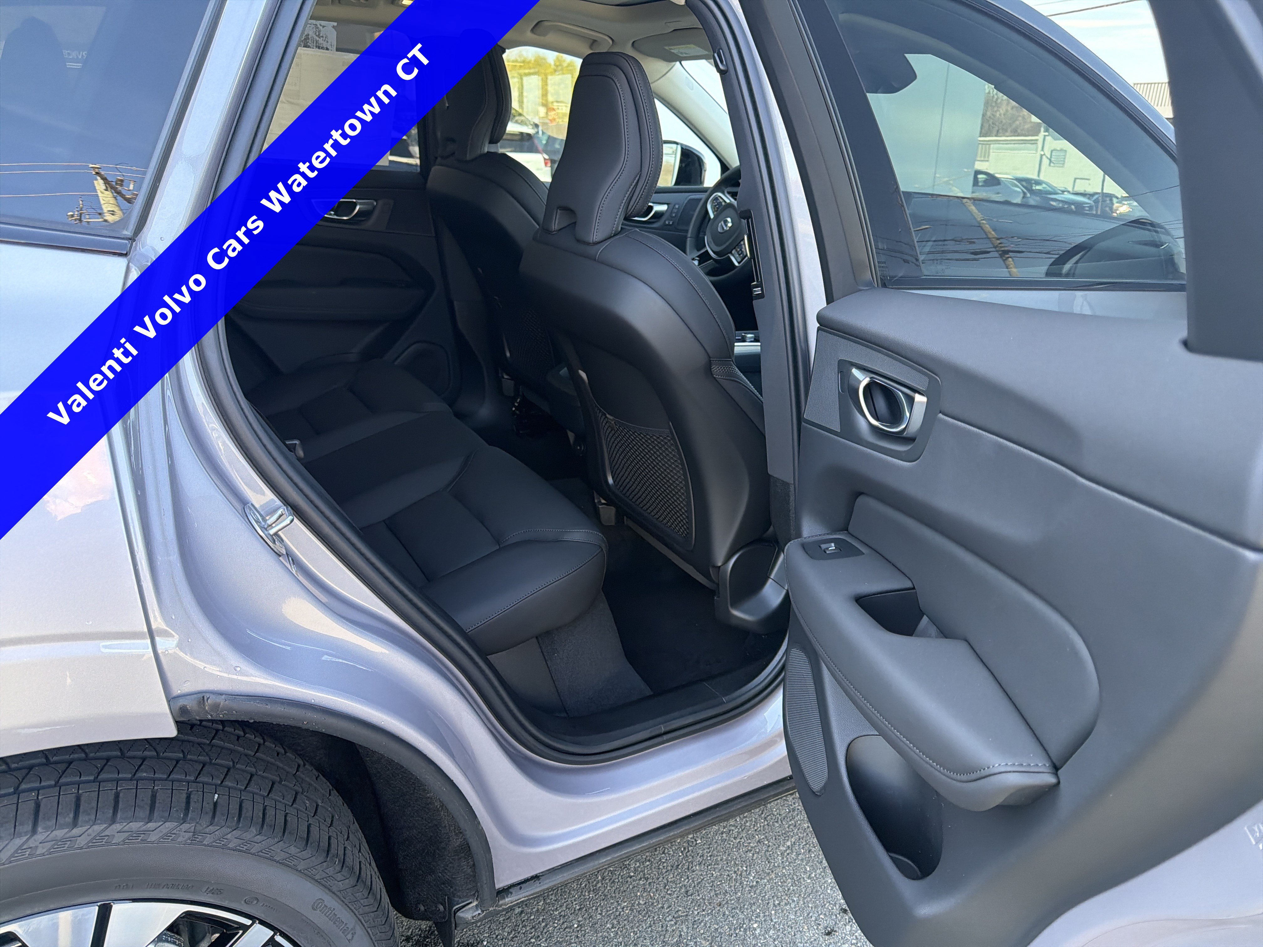 2026 Volvo XC60 Plus - Photo 17
