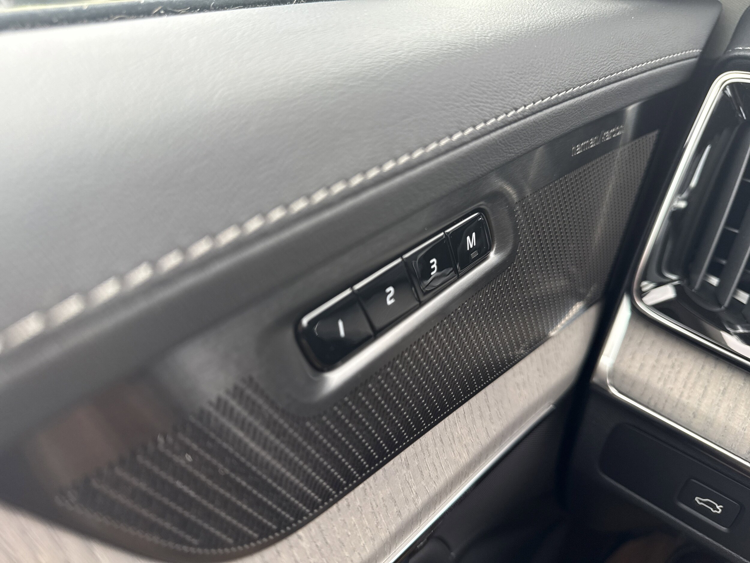 2026 Volvo XC90 Ultra - Photo 15