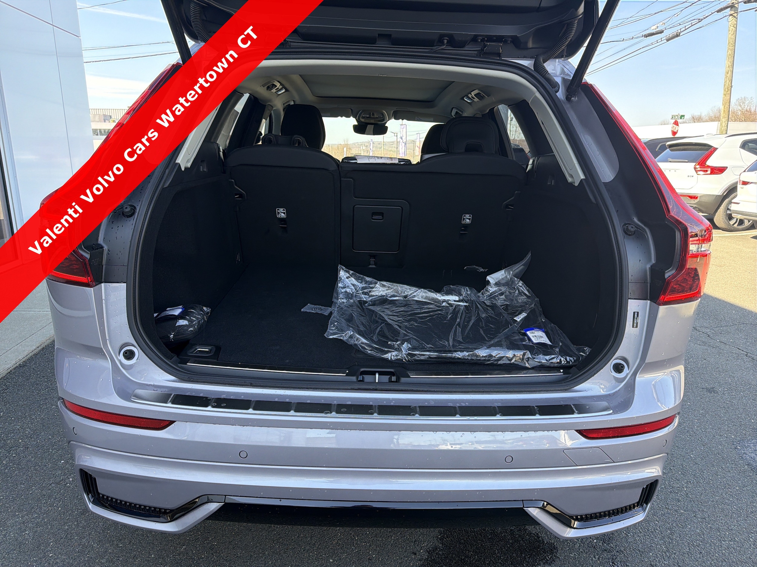 2026 Volvo XC60 Plus - Photo 9