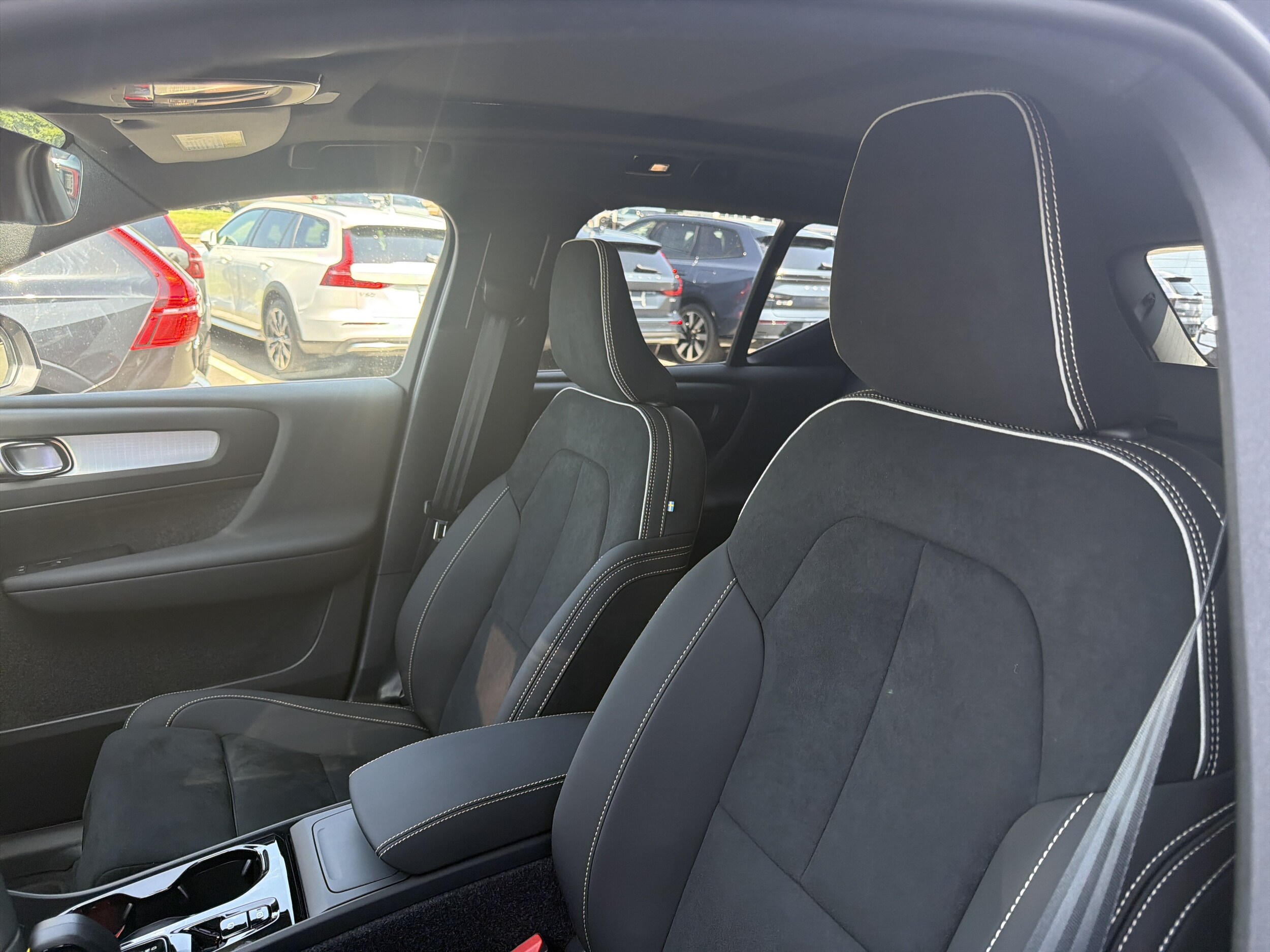 2026 Volvo XC40 Ultra Black Edition - Photo 19