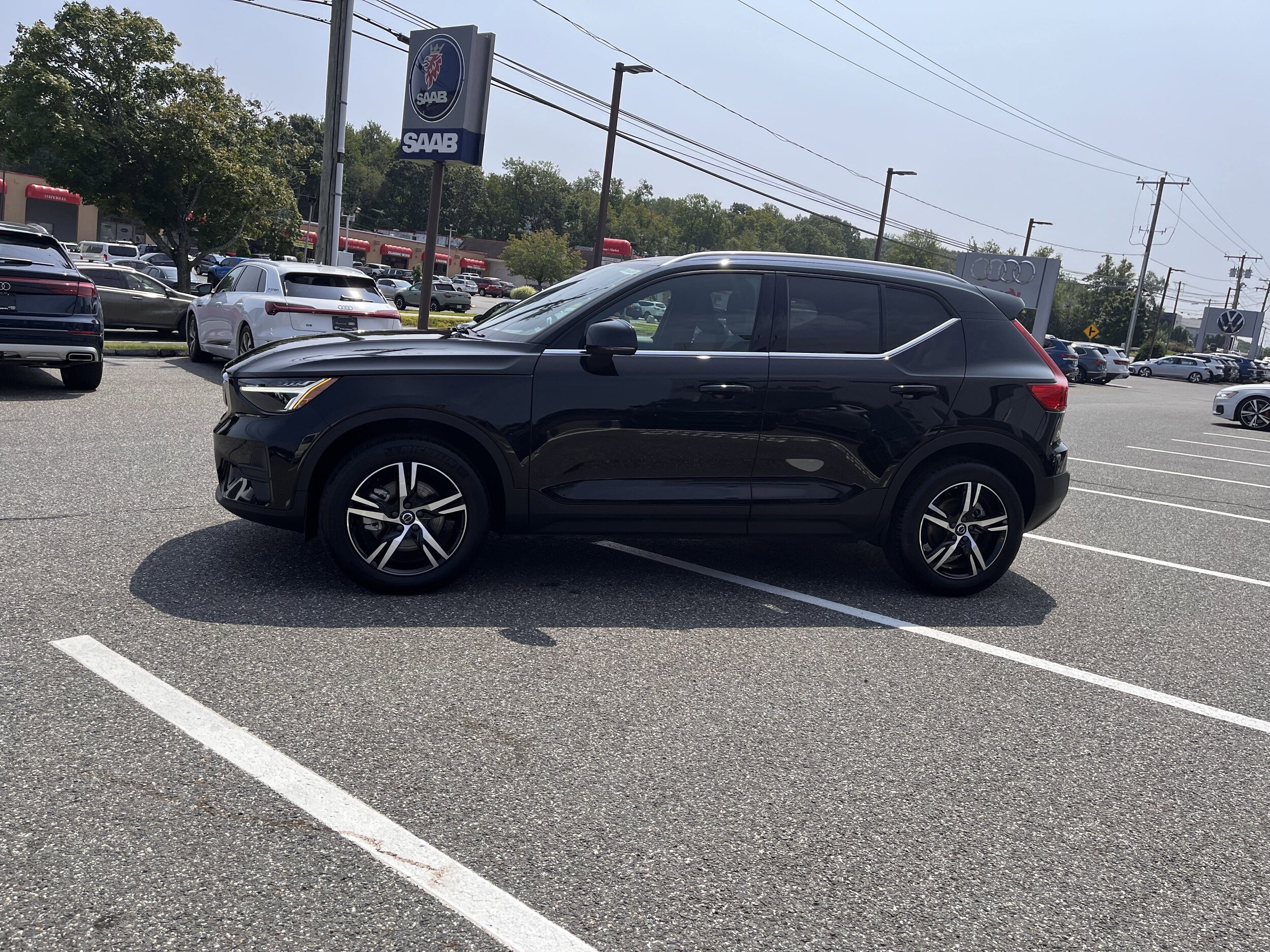 2025 Volvo XC40 Core photo 4